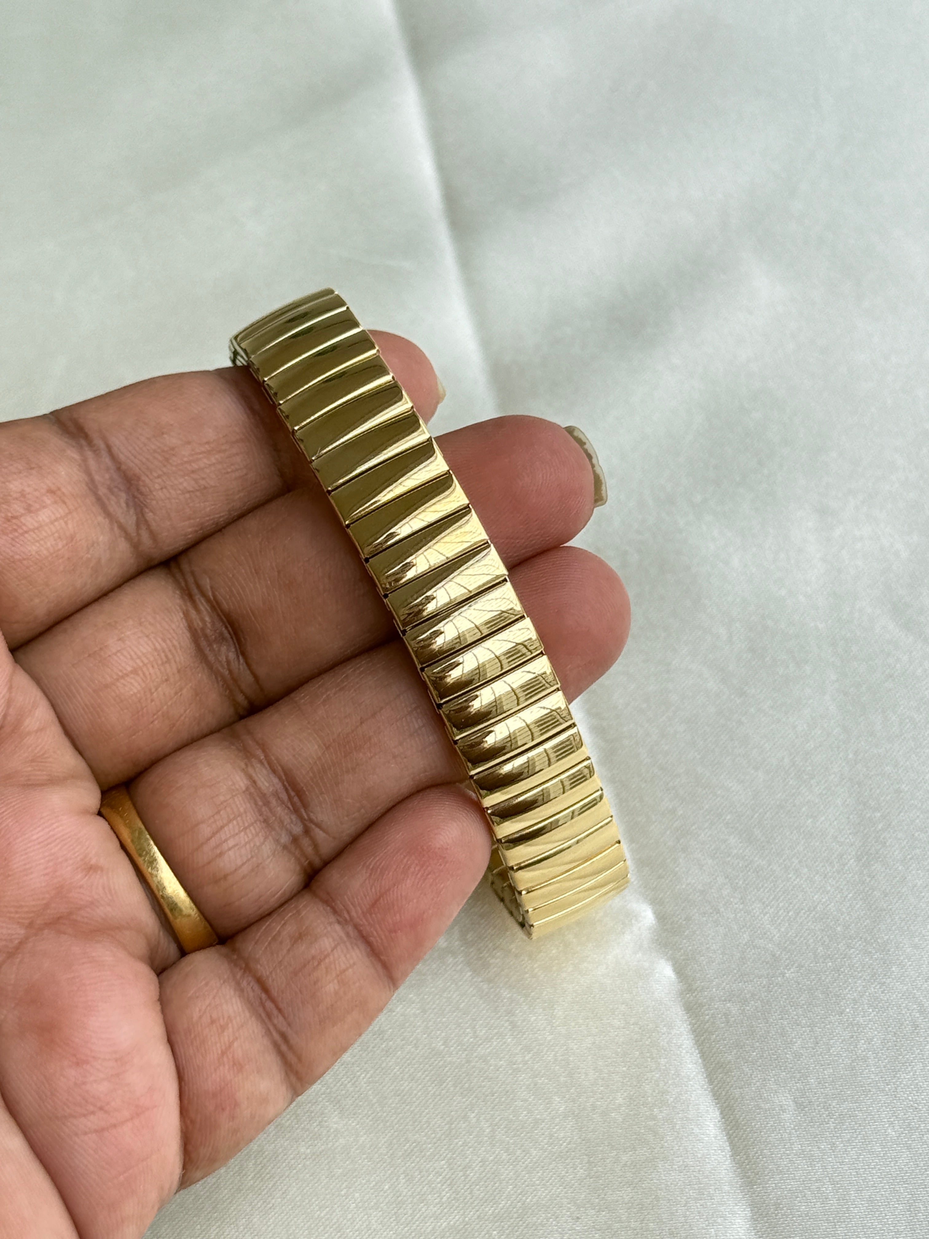 Ab031 flexible Anti tarnish bracelets suits for girls and boys