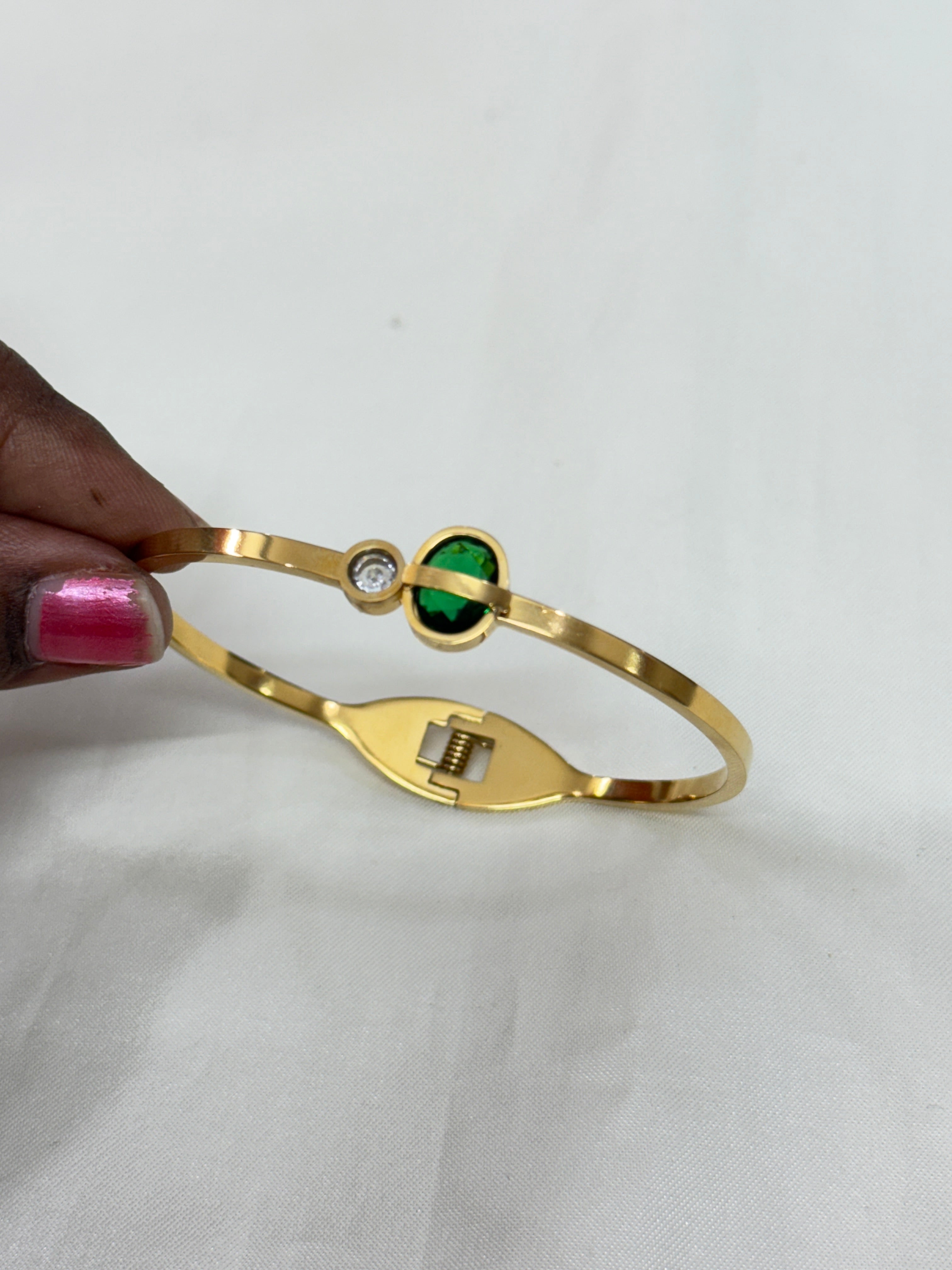 Ab043 green stone openable anti tarnish bracelet