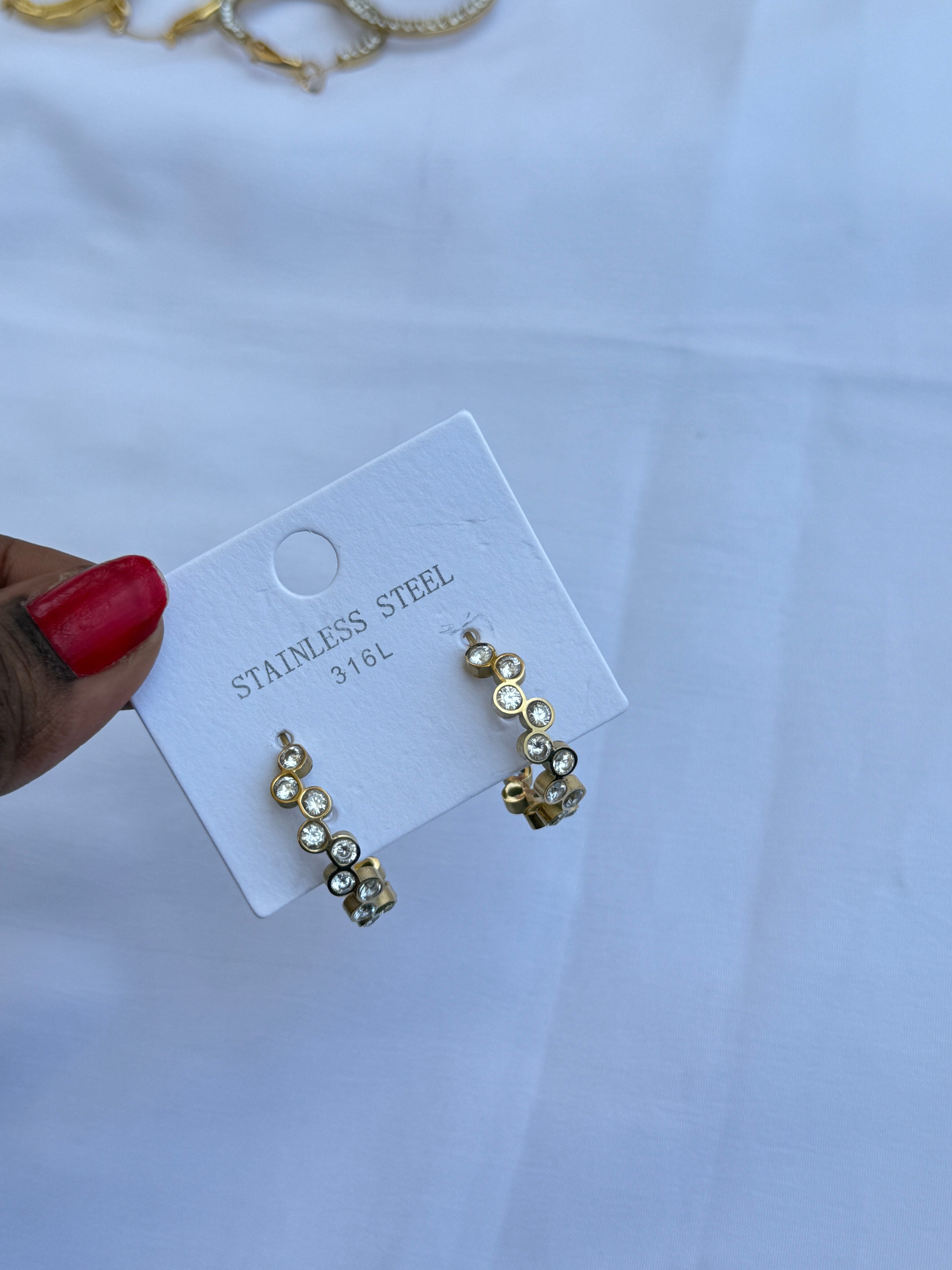 Er033 white stone Anti tarnish hoops