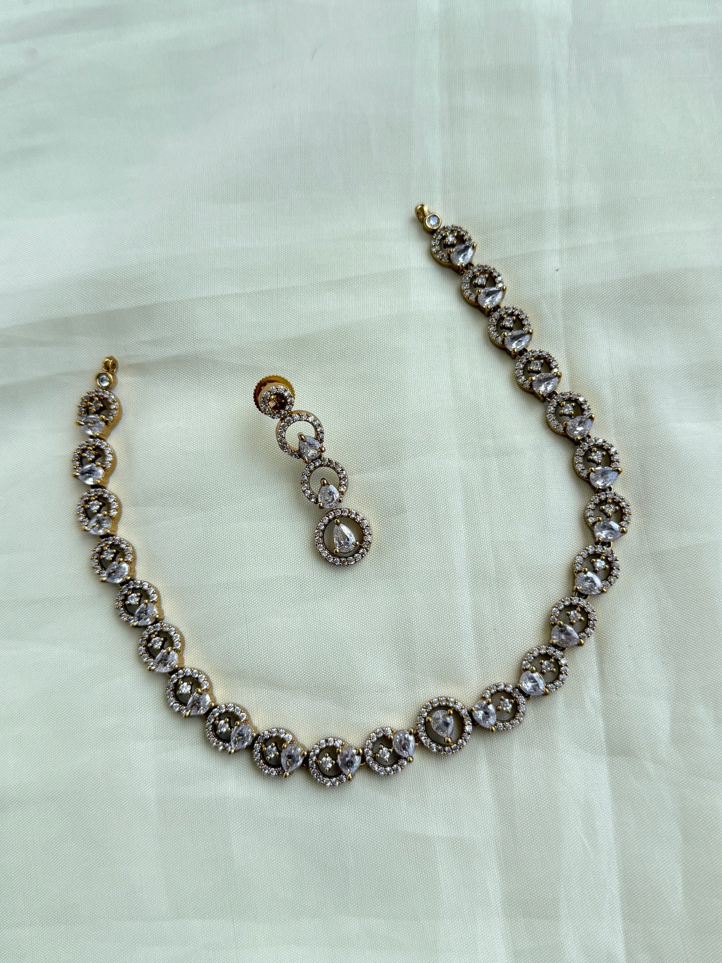Ns270 simple diamond finish neckset with earrings