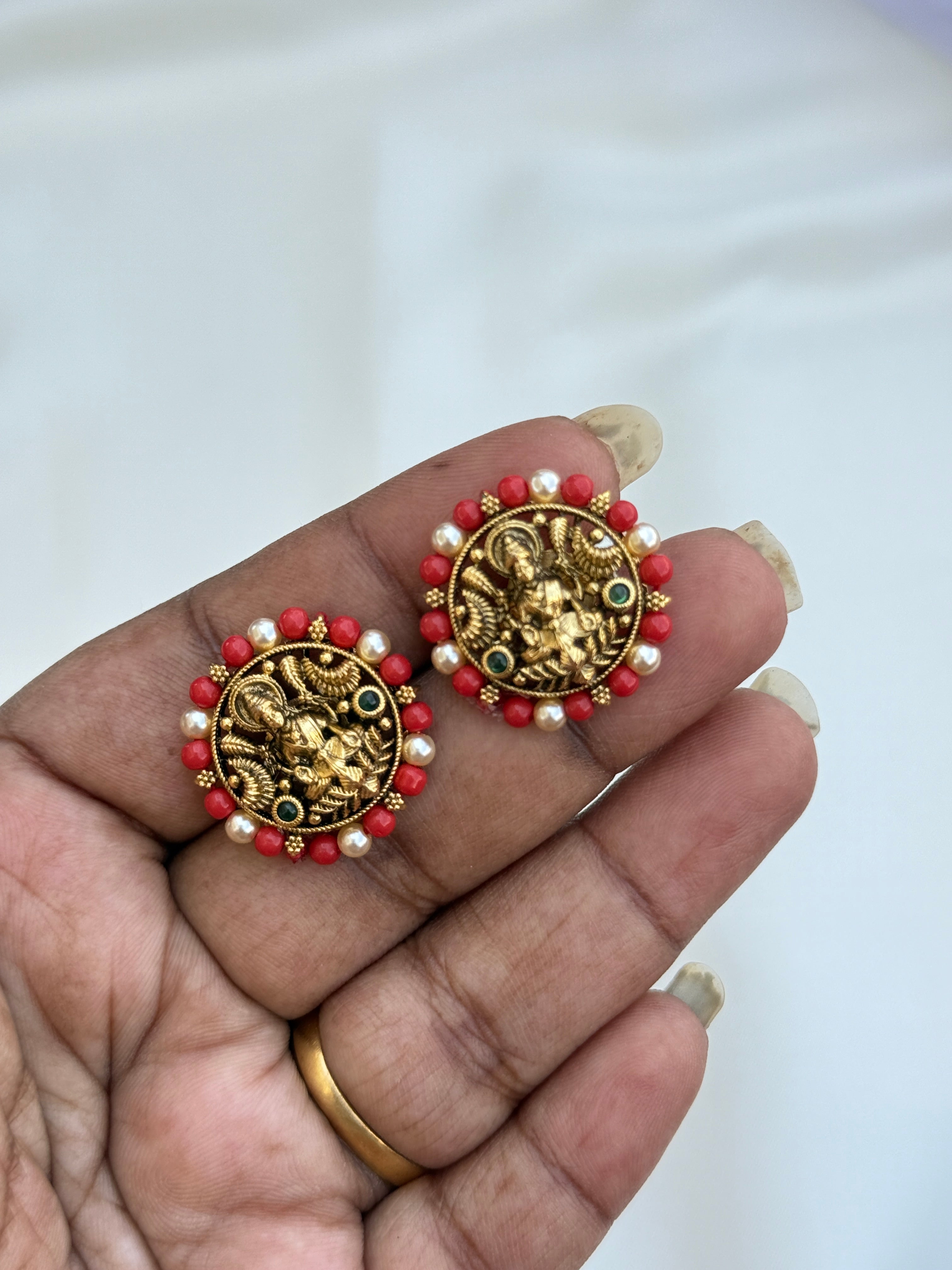 St019 lakshmi Devi studs