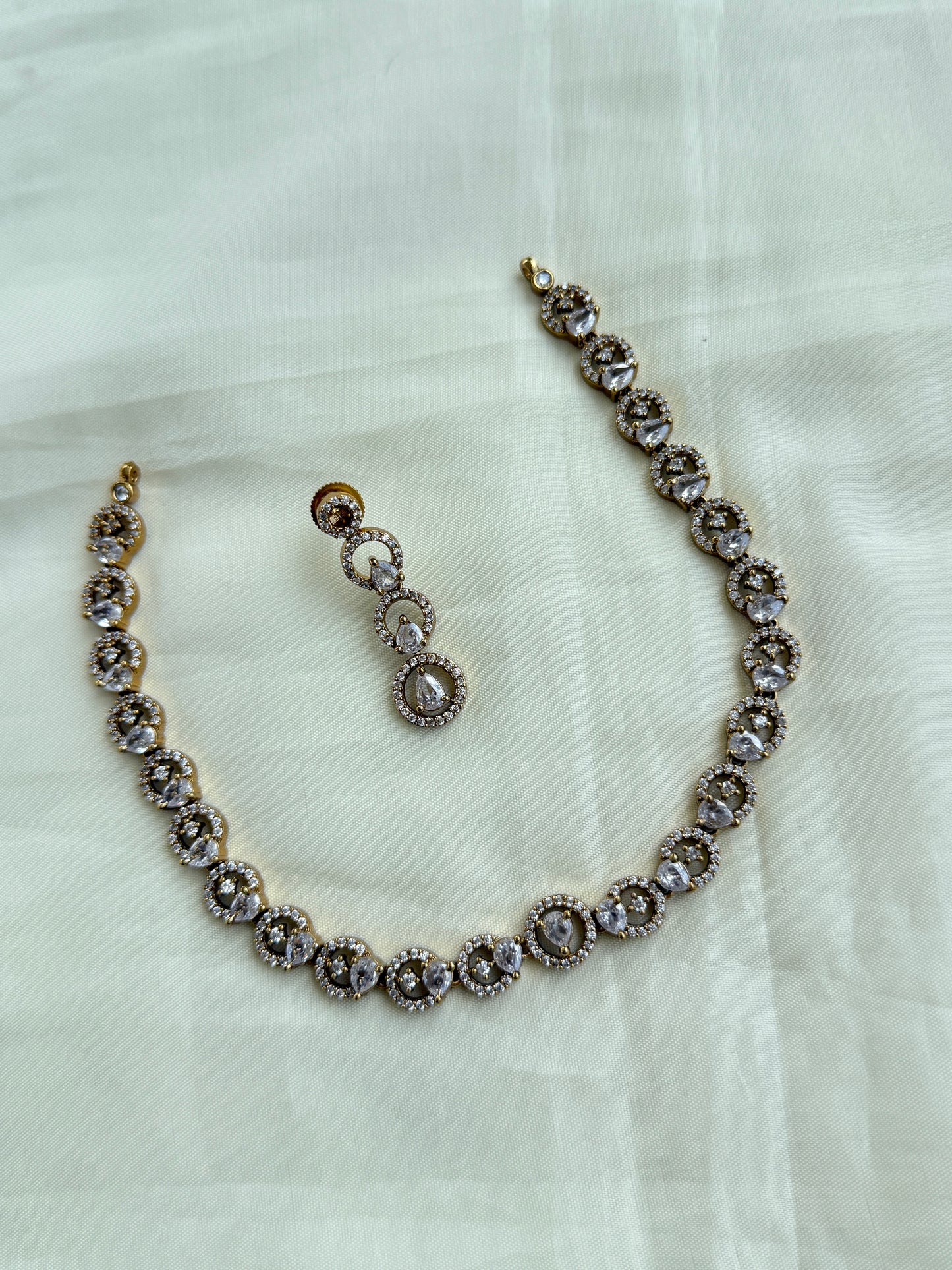 Ns270 simple diamond finish neckset with earrings