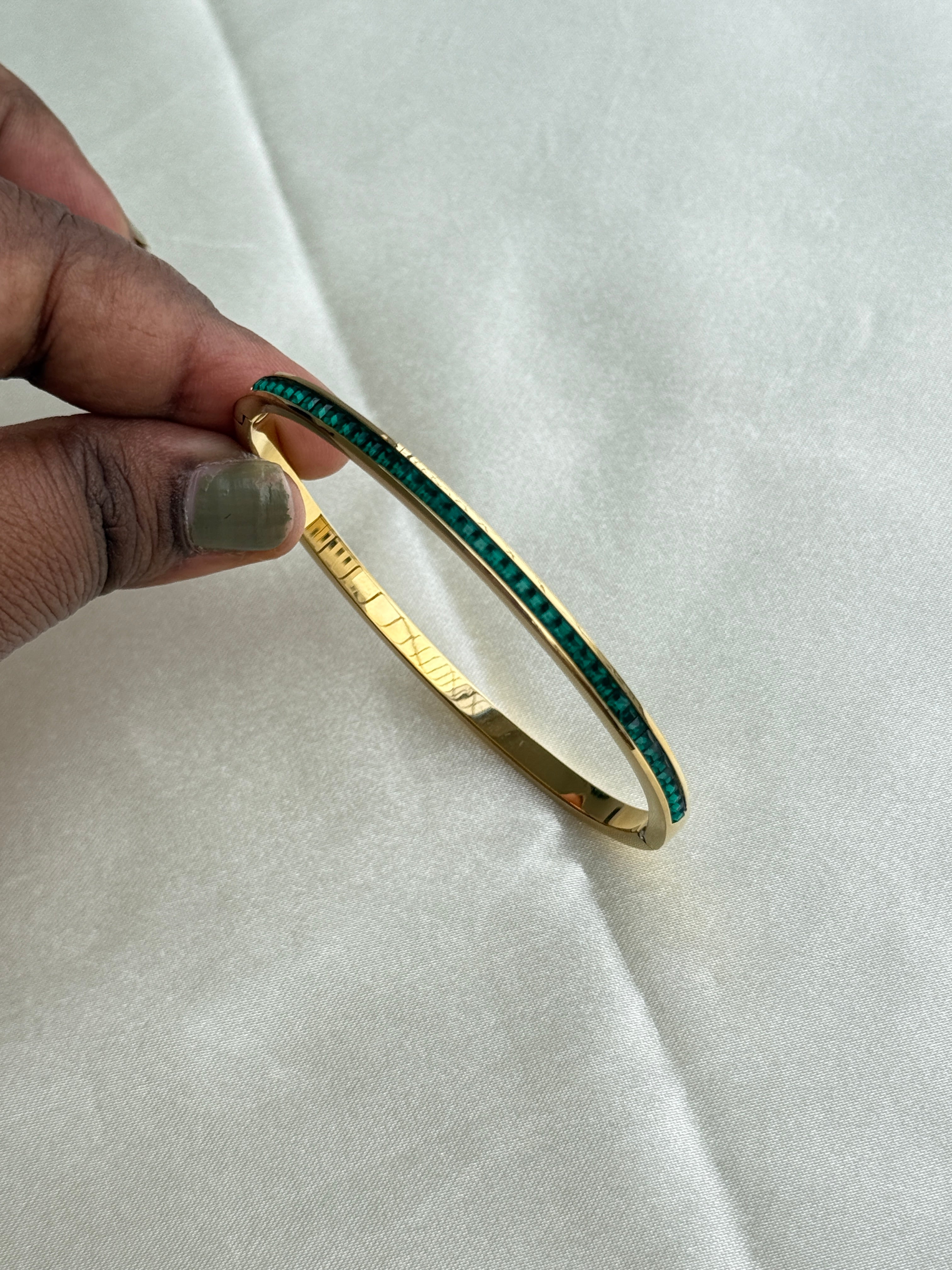 Ab033 green stone openable Anti tarnish bracelet