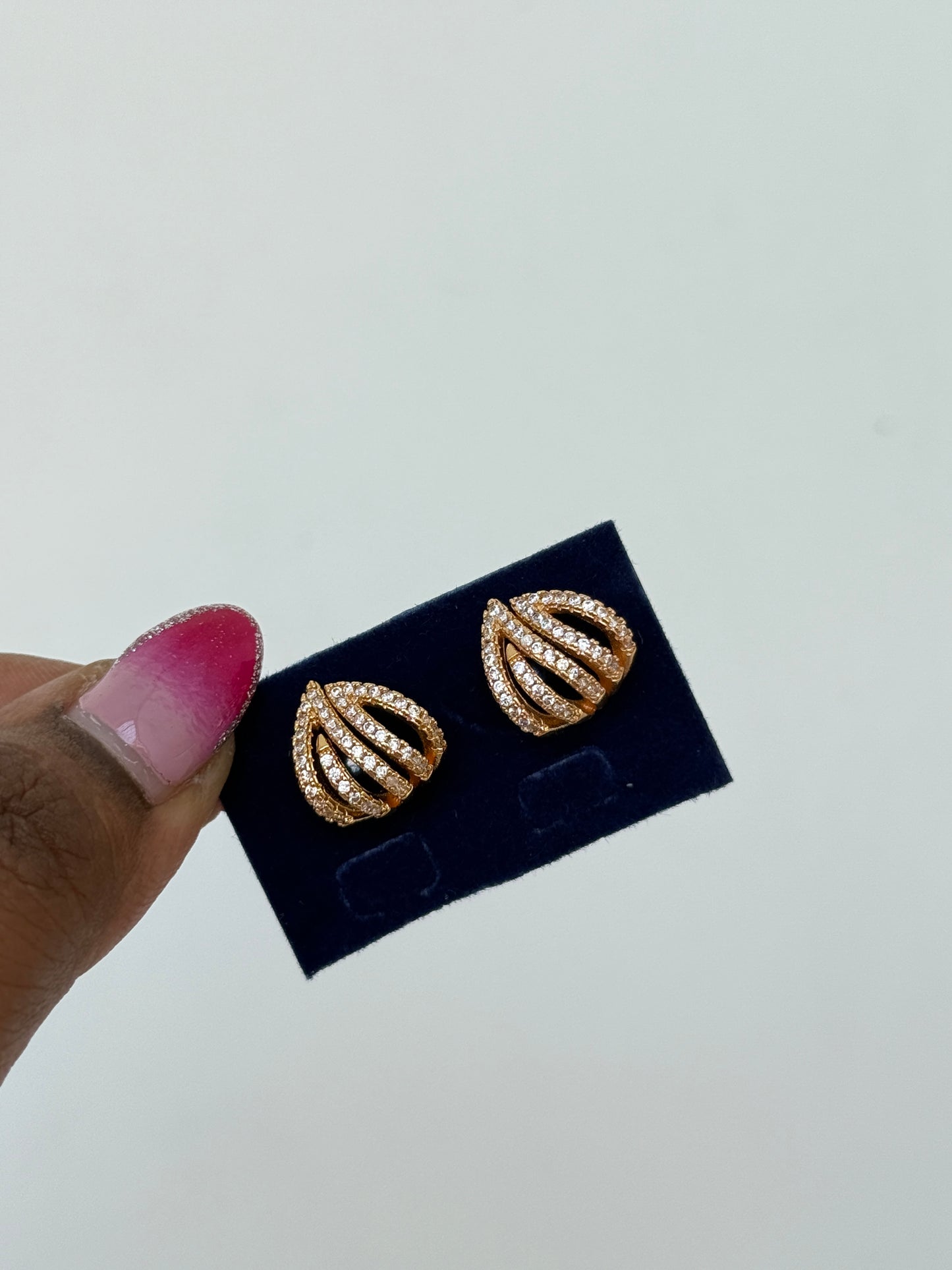 St001 5lines daily wear studs