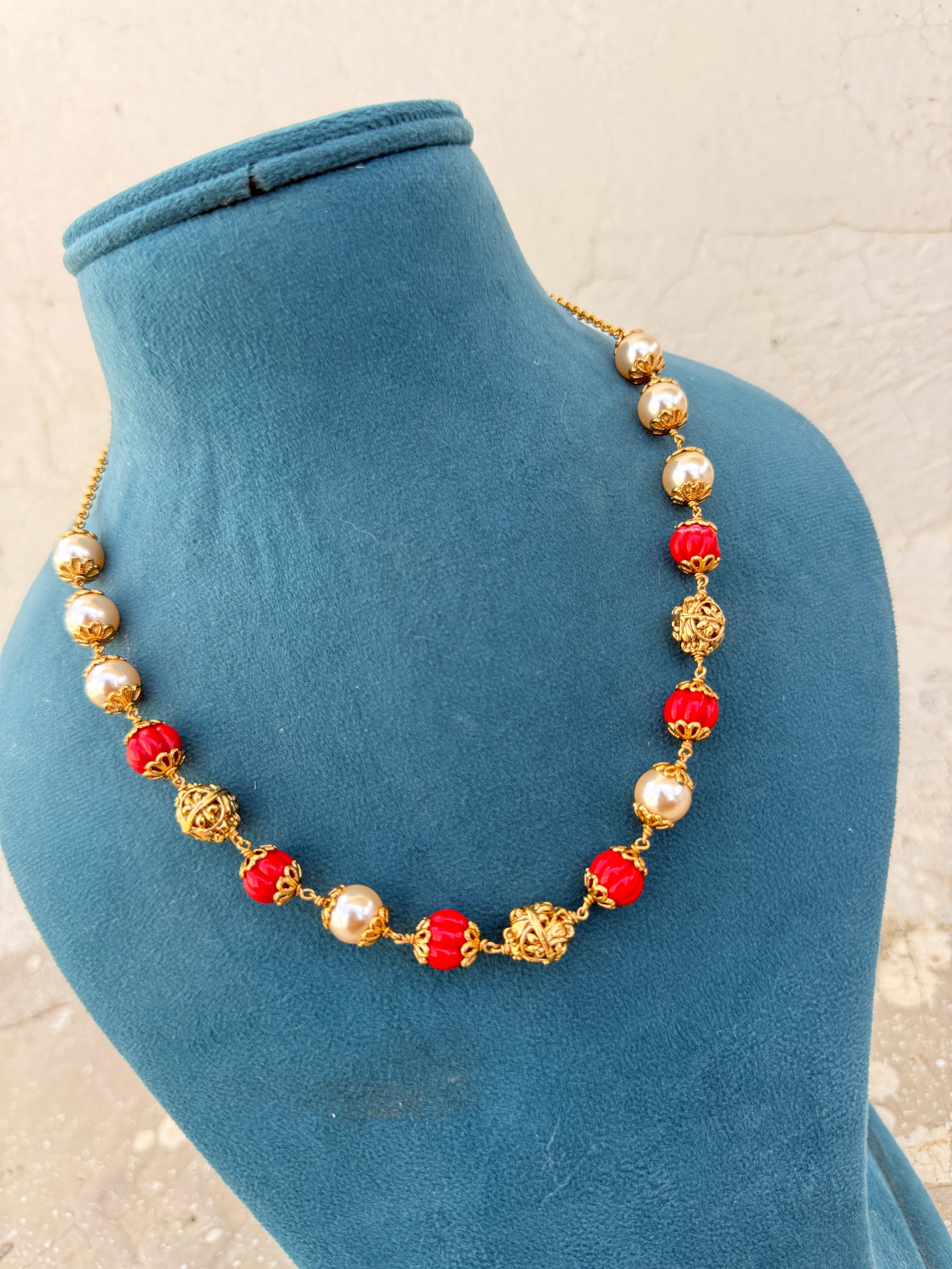 Bb035 pearl coral pumpkin beads and gold ball chain