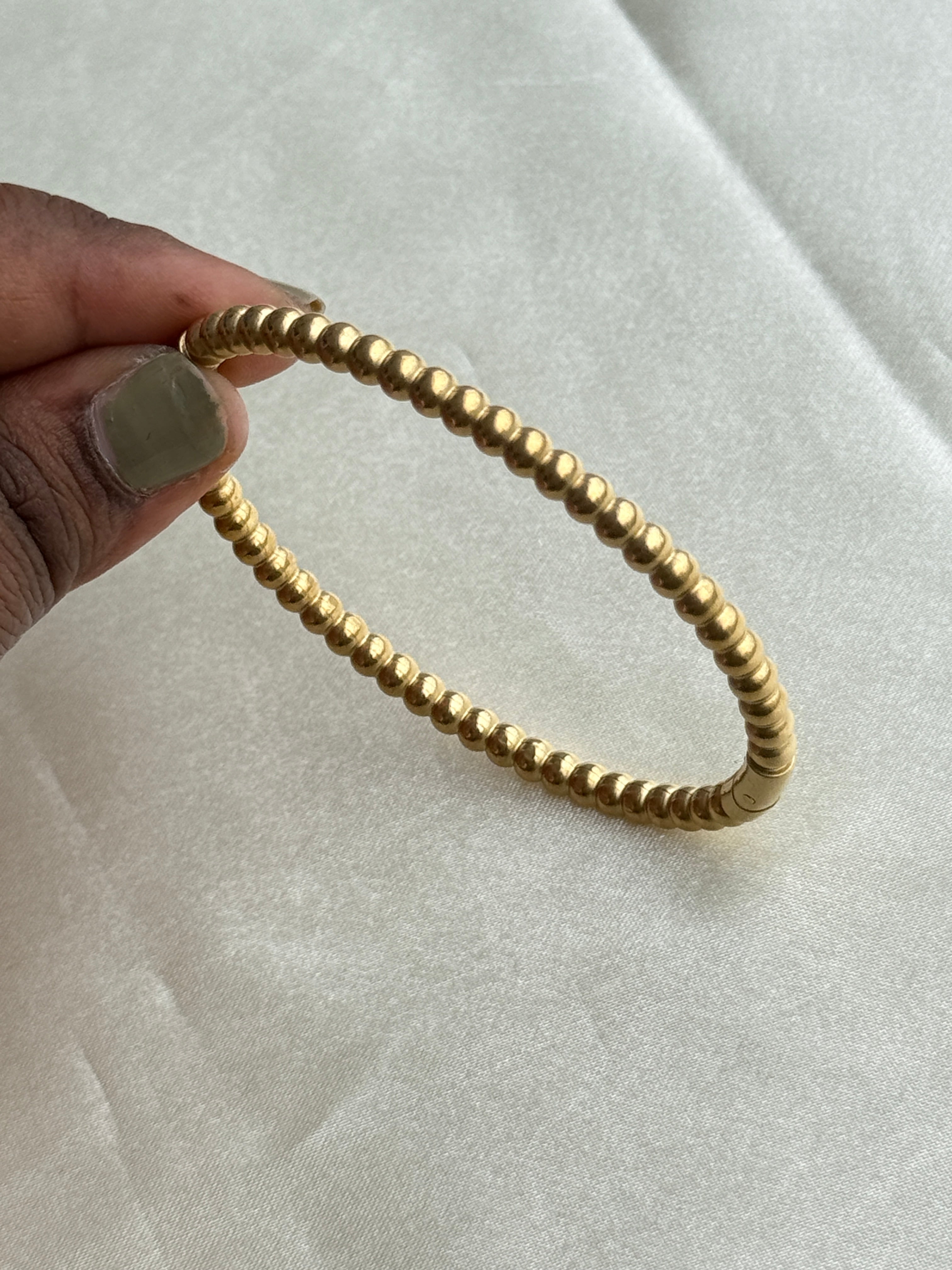 Ab023 dot style Anti tarnish bracelet