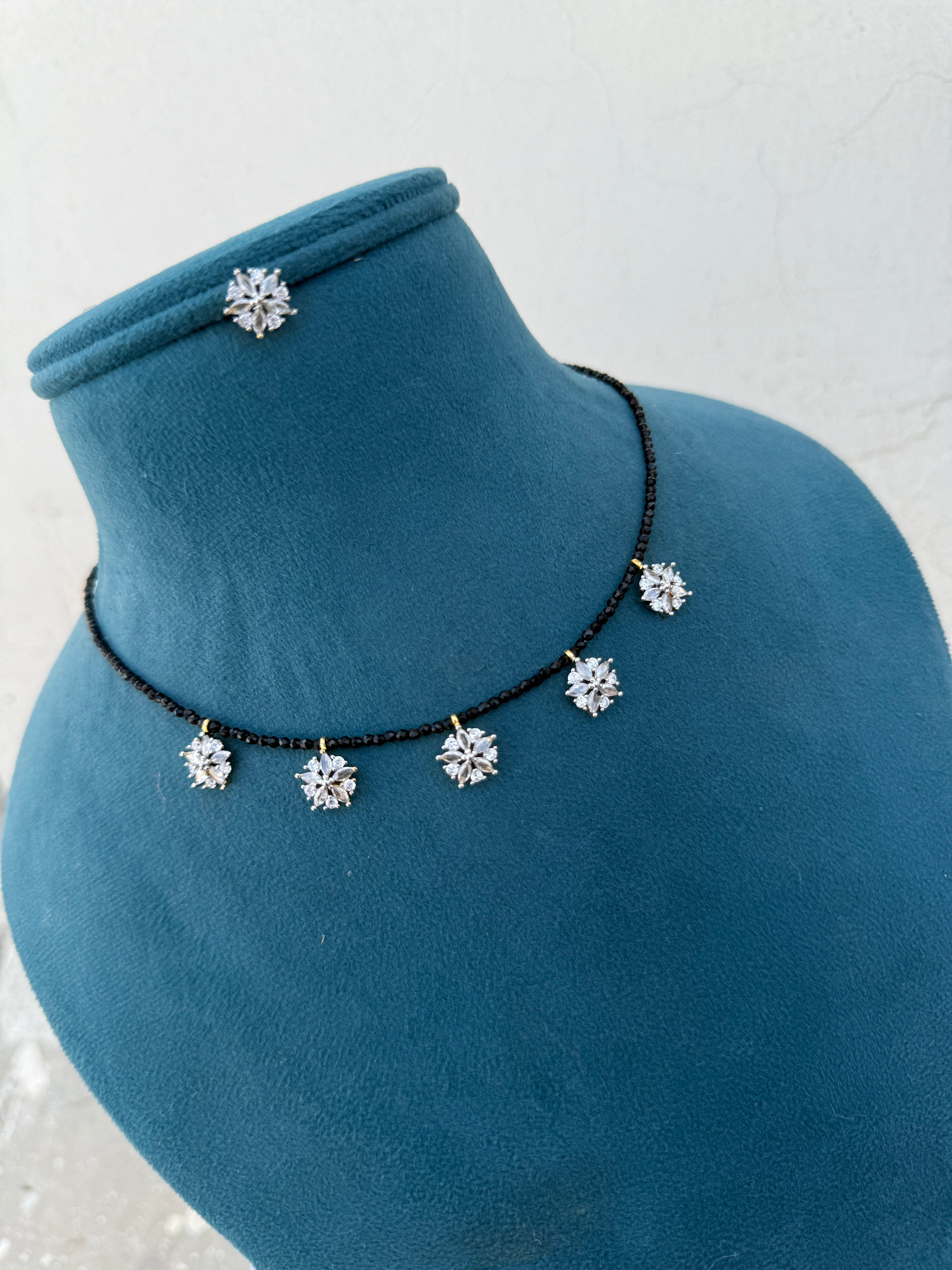 Bb043 blackbeads crystals with studs