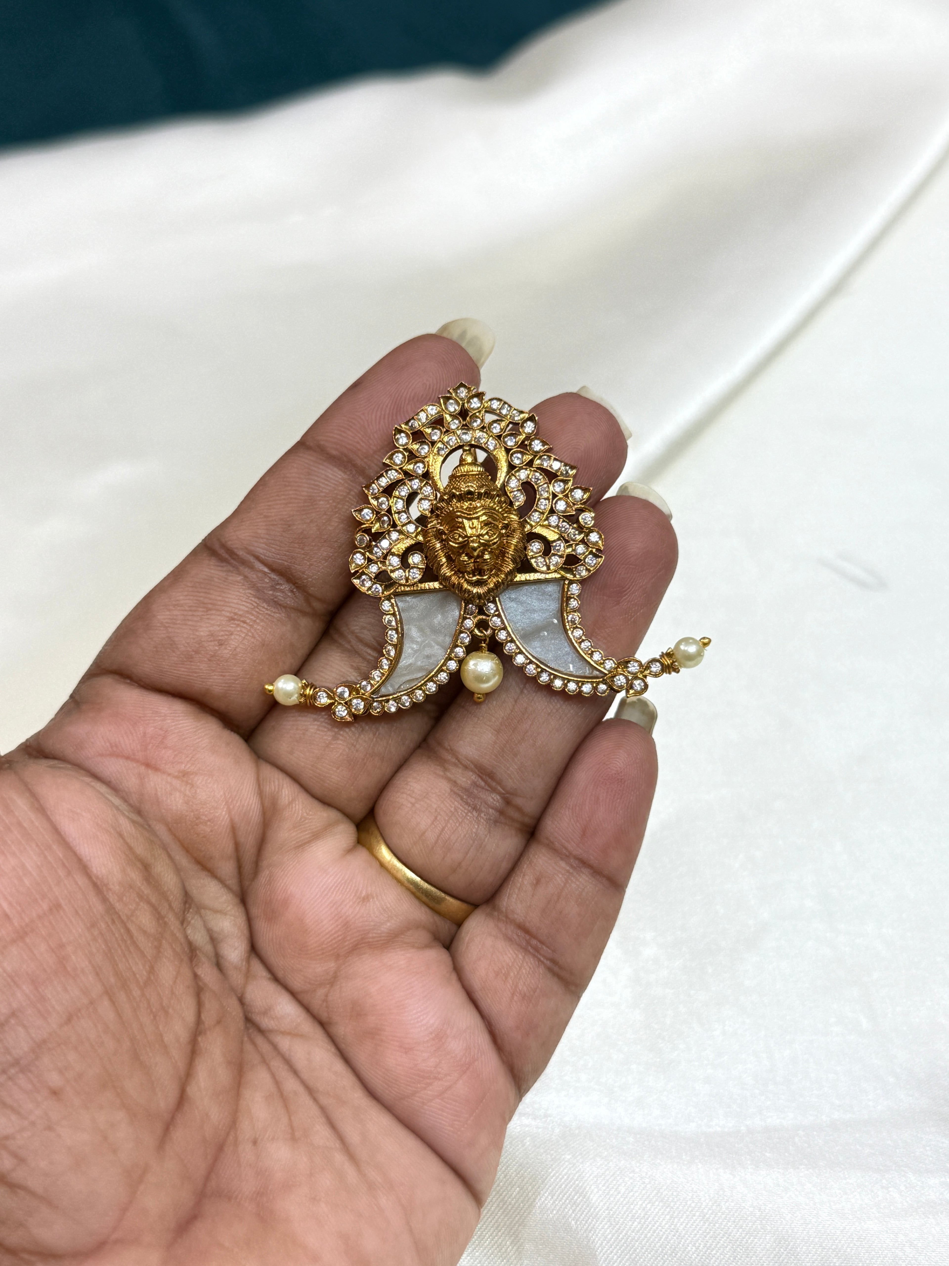 Pg012  lakshmi narsimha swamy puligoru pendant