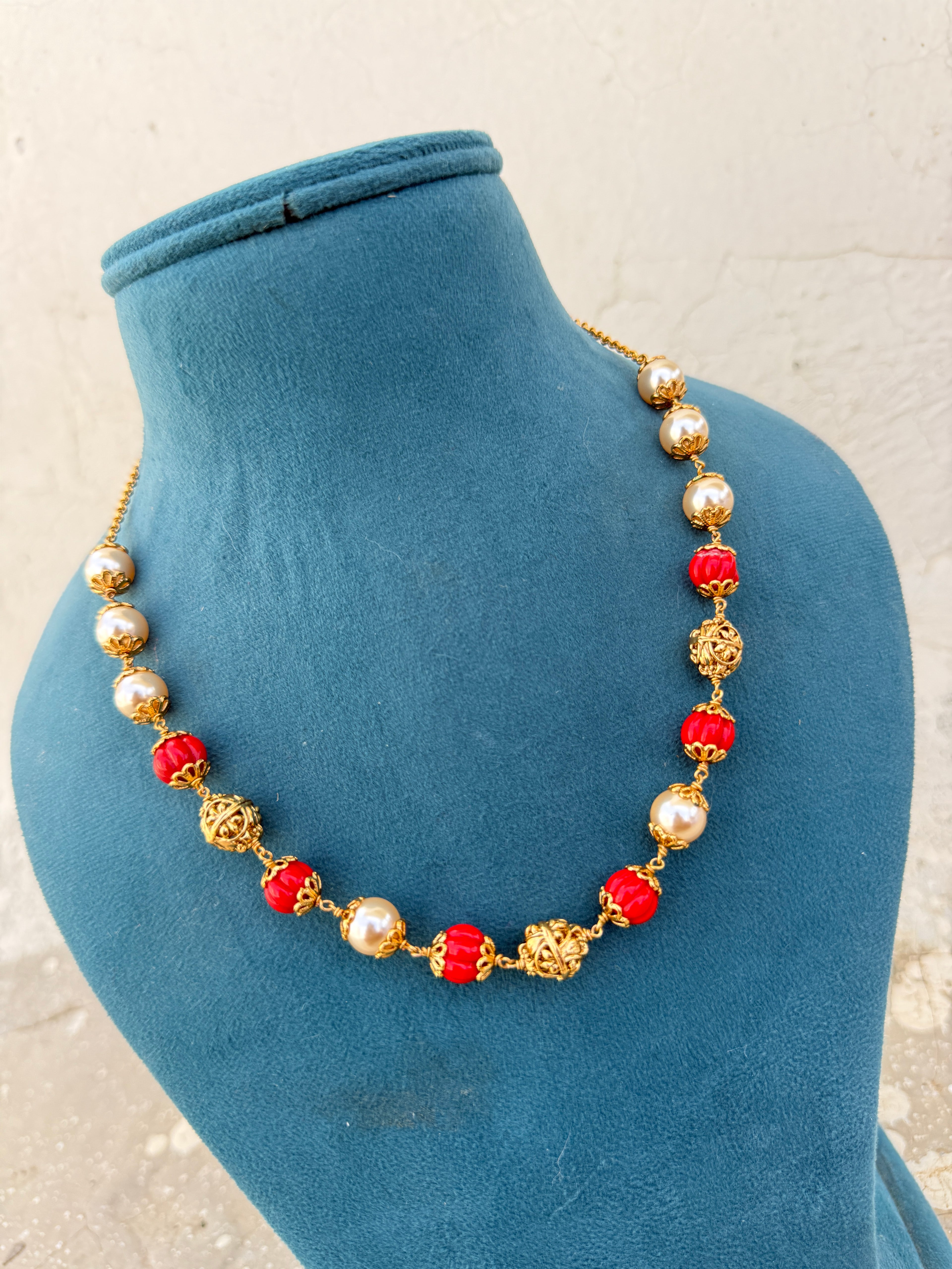 Bb035 pearl coral pumpkin beads and gold ball chain