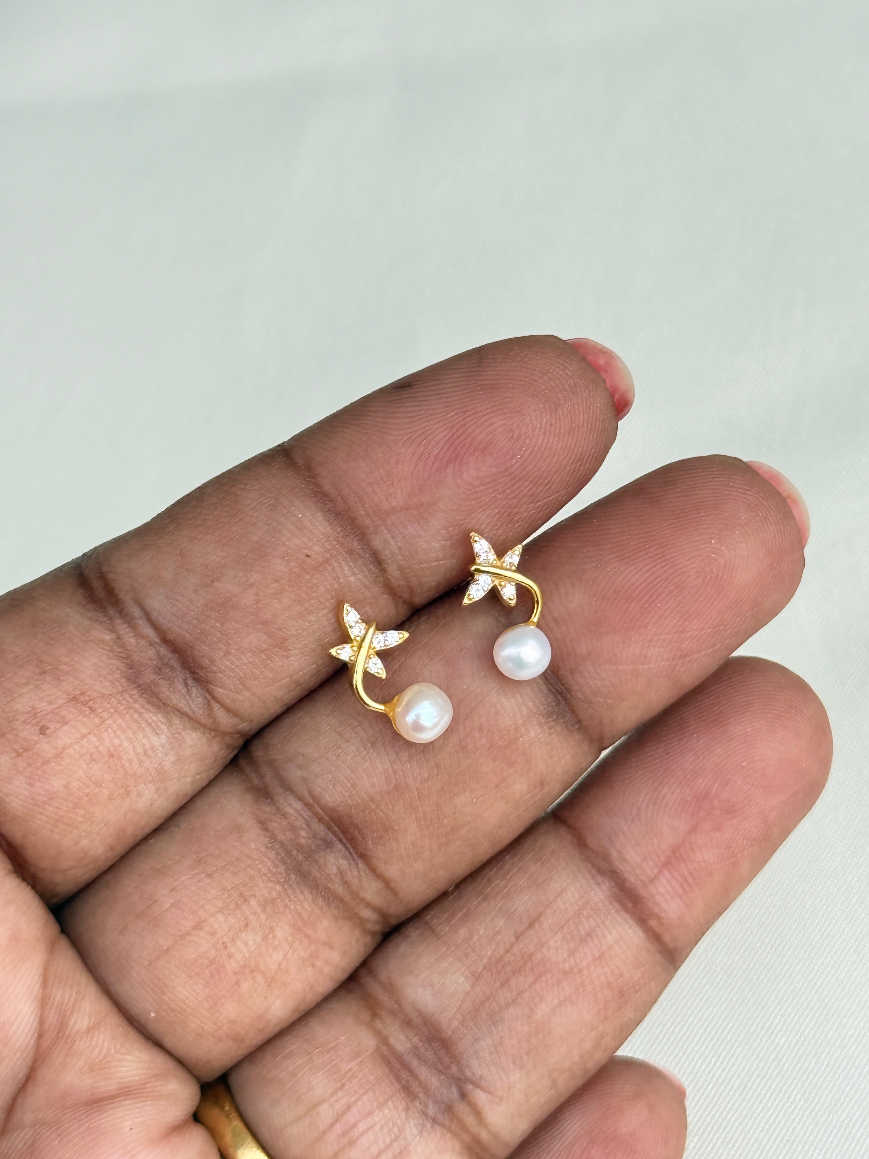 Se006 92.5 silver hallmark pearl butterfly studs