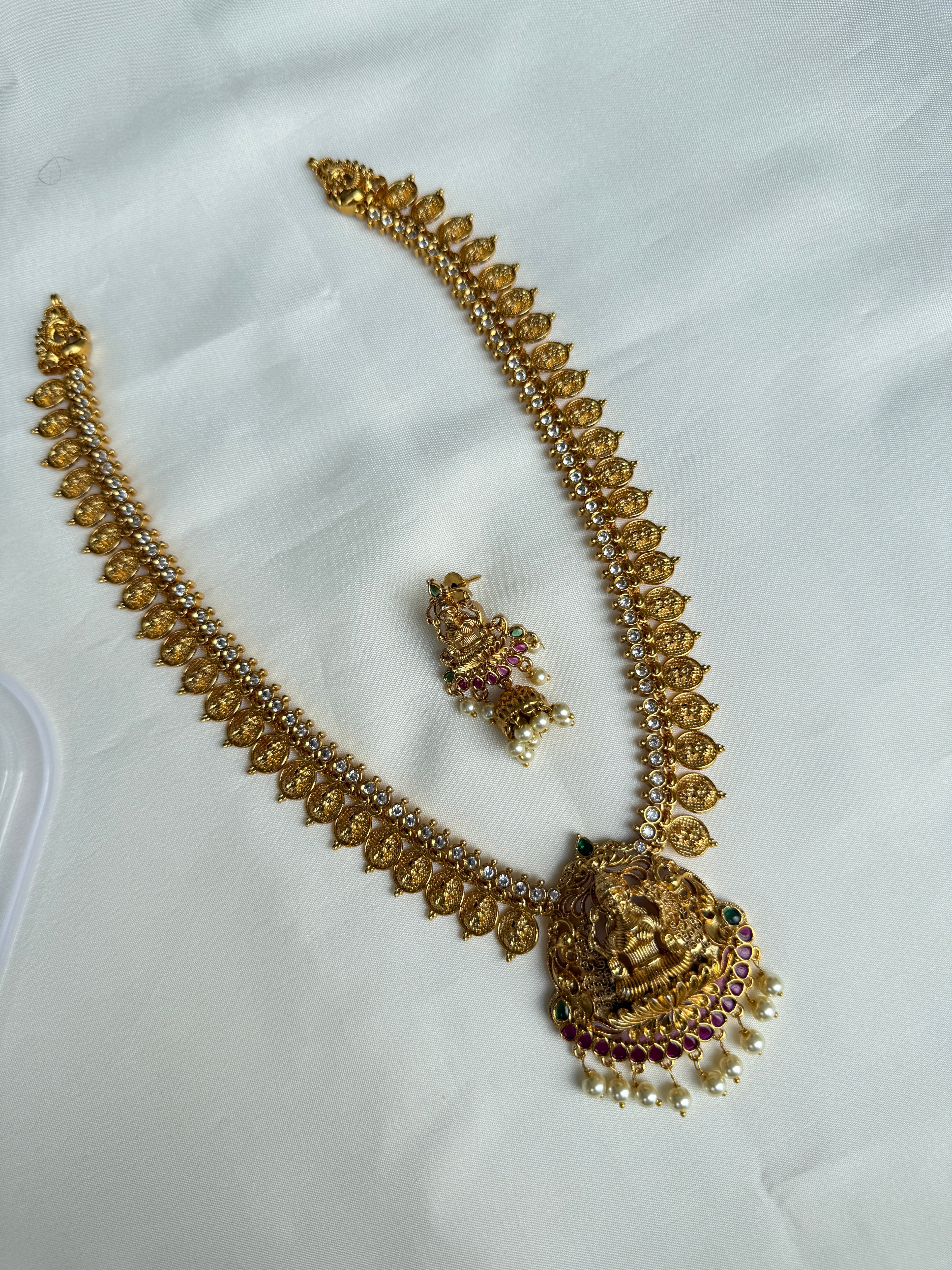 Lh555 kemp Lakshmi devi kasulaperu haram