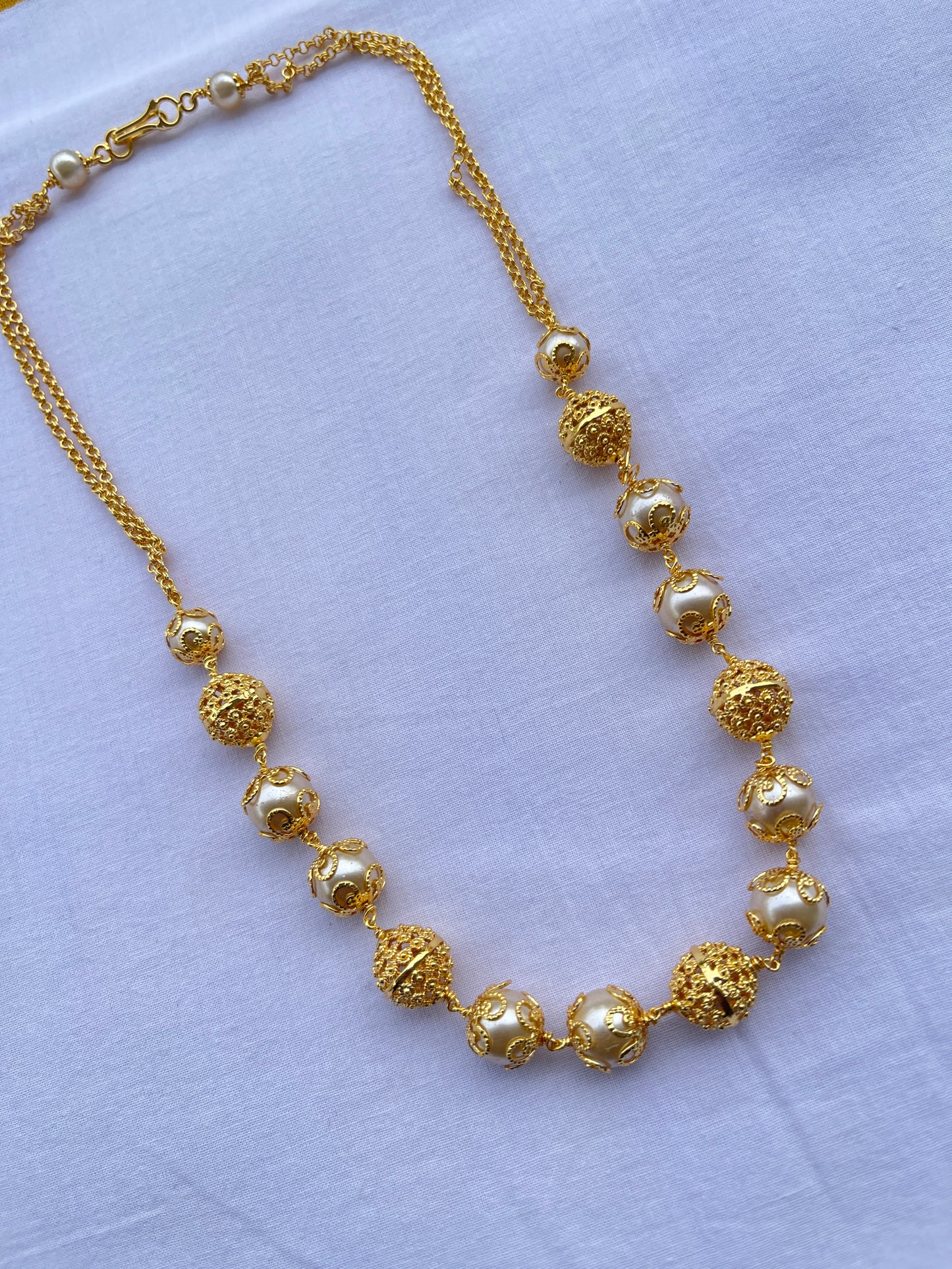 Single line pearl gold ball chain