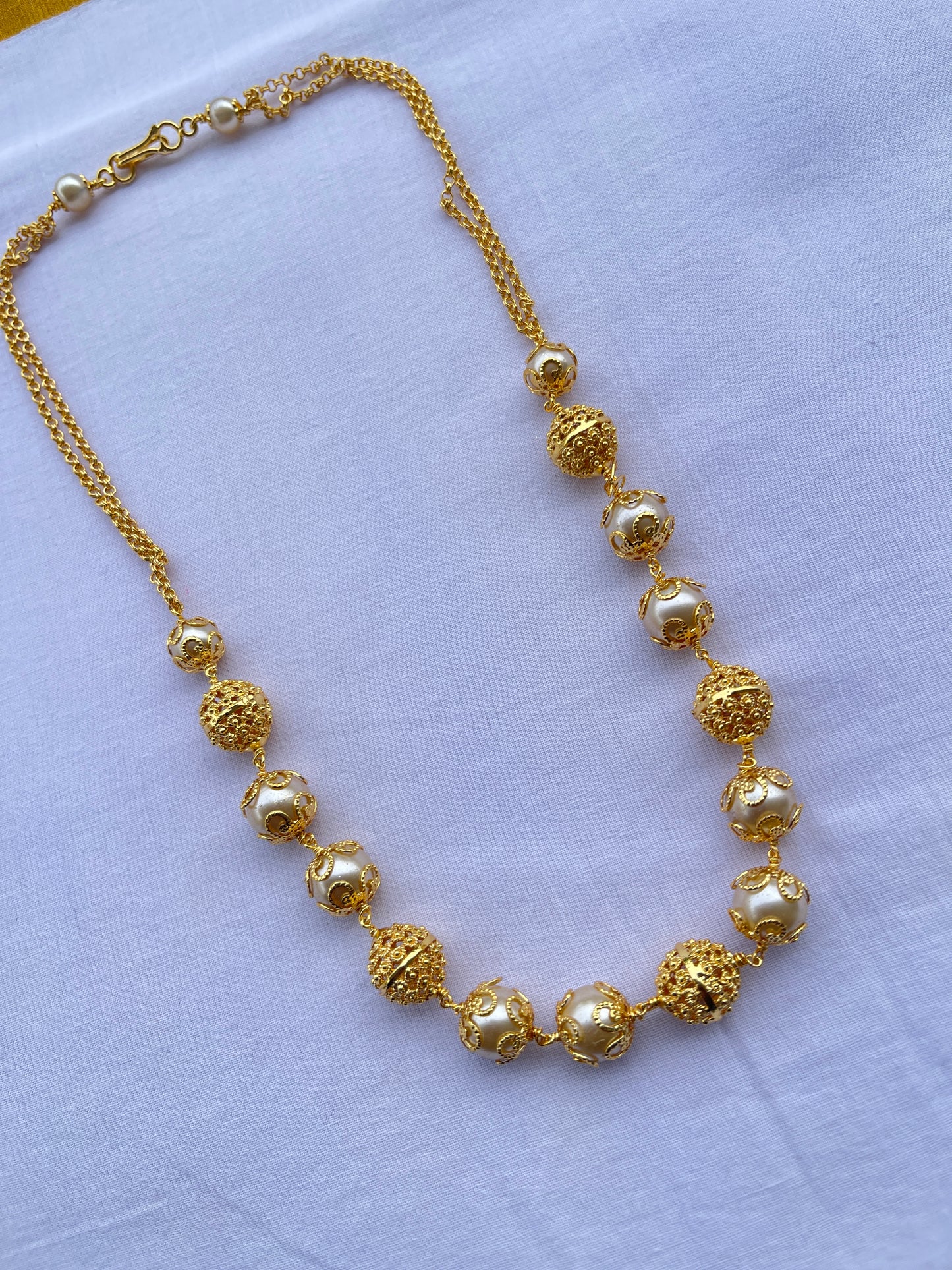 Single line pearl gold ball chain
