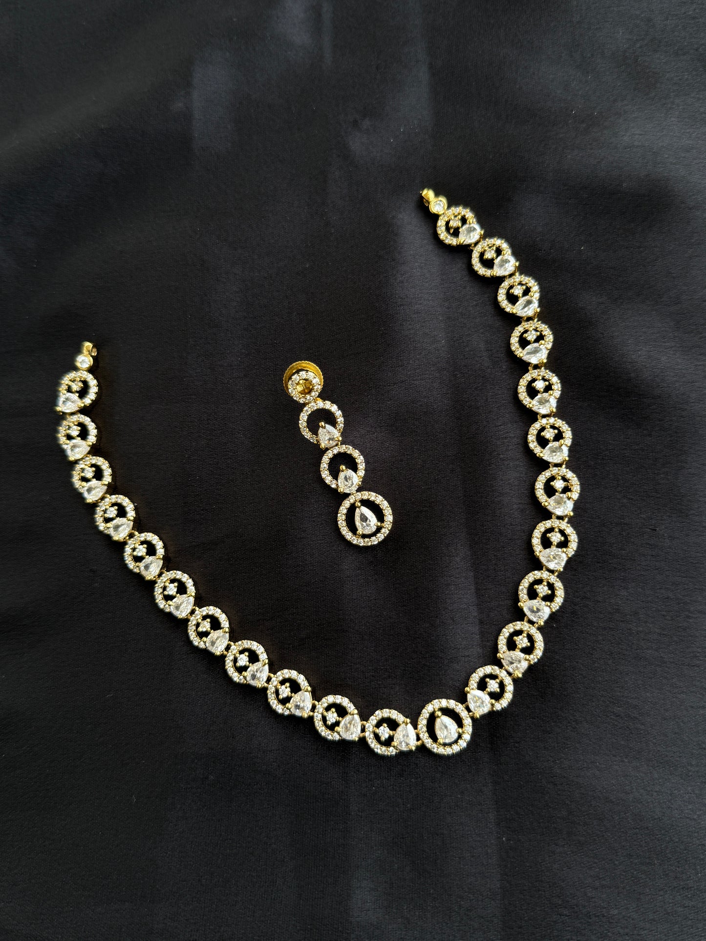 Ns270 simple diamond finish neckset with earrings