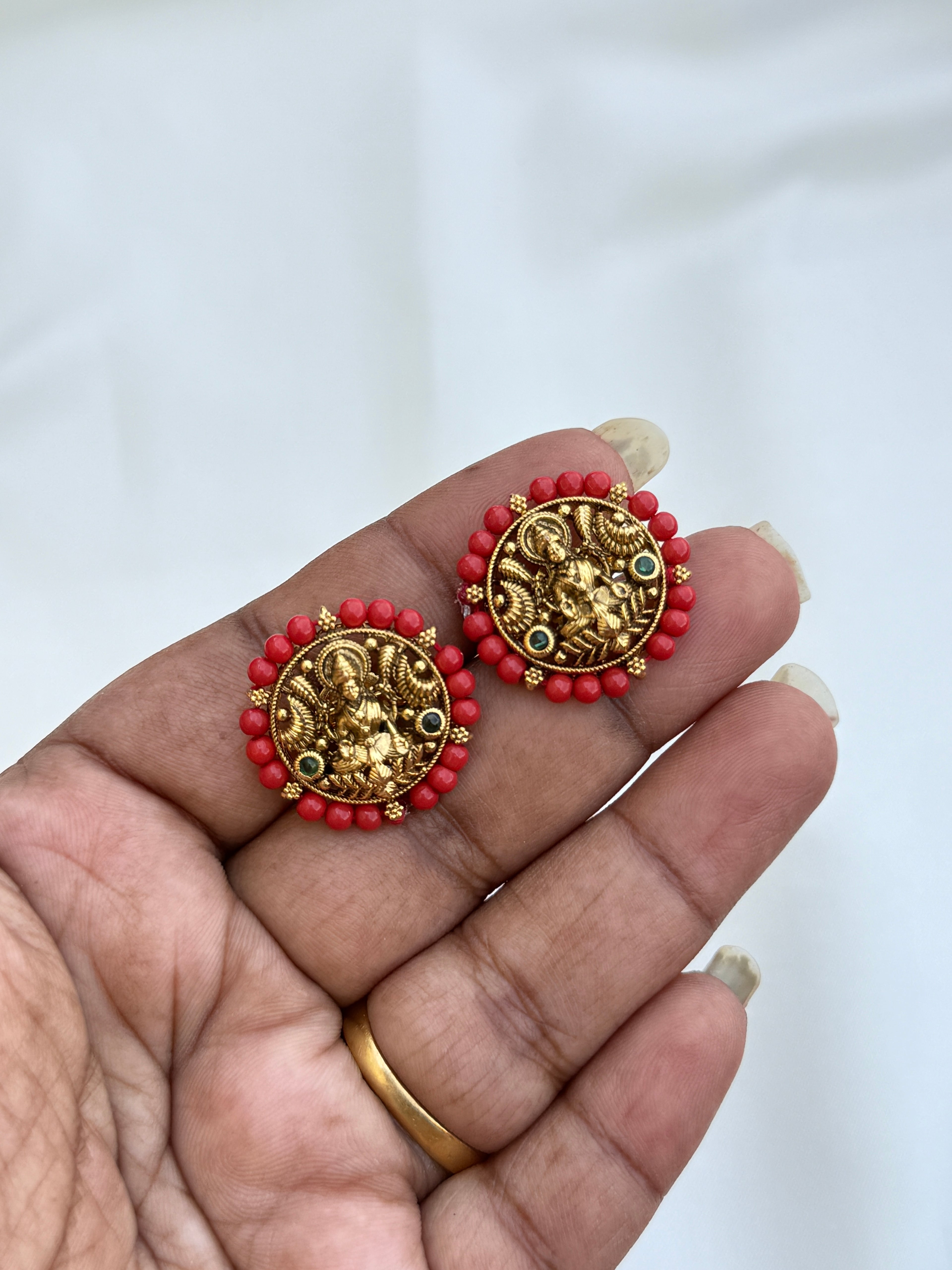 St019 lakshmi Devi studs