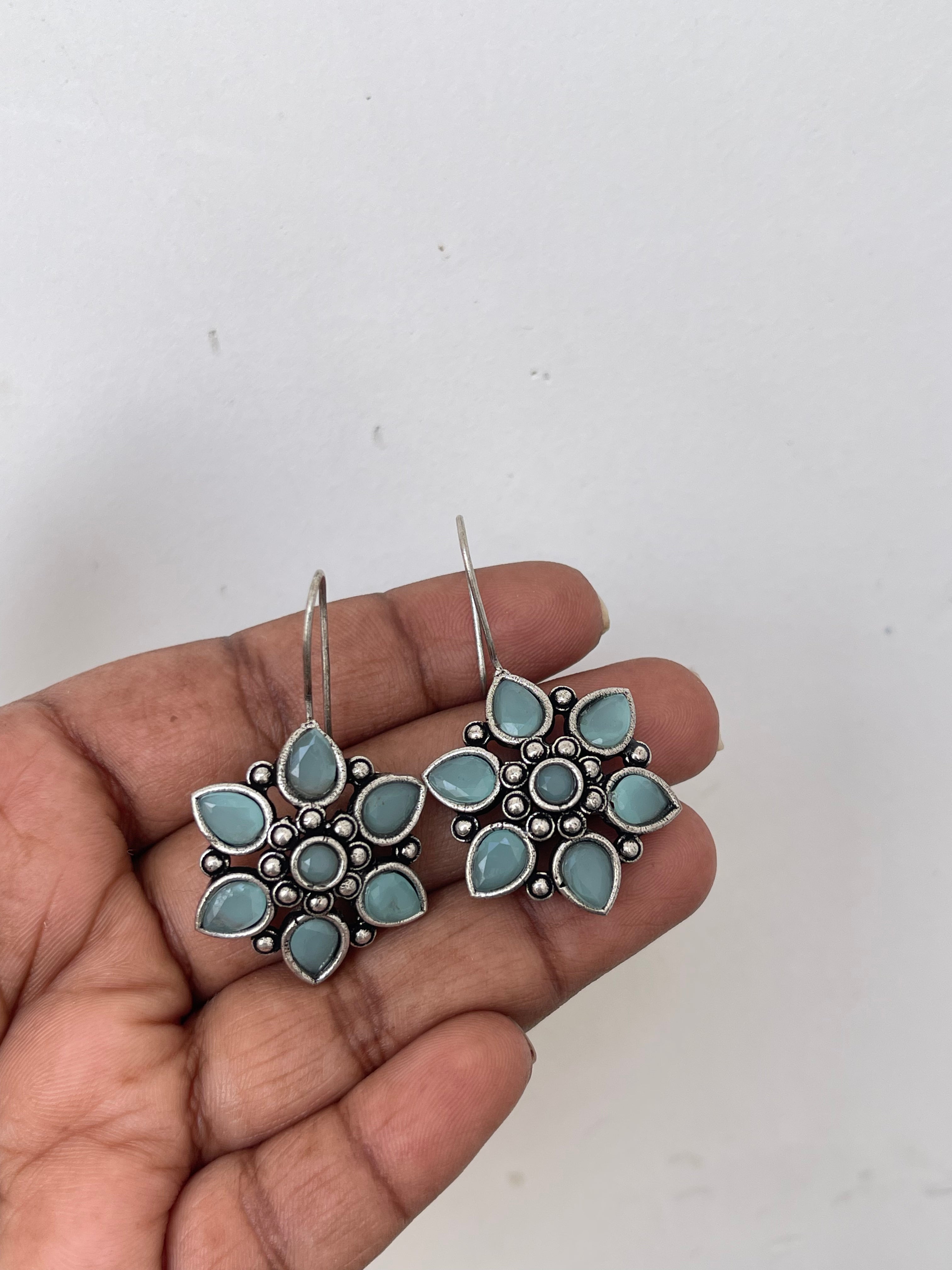 Oxidised flower hooks lightweight