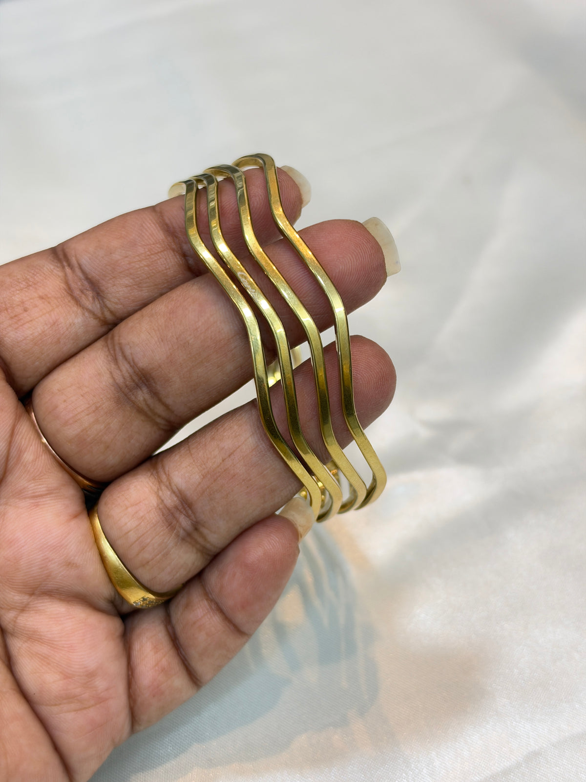 Ab501 anti tarnish zigzag bangles