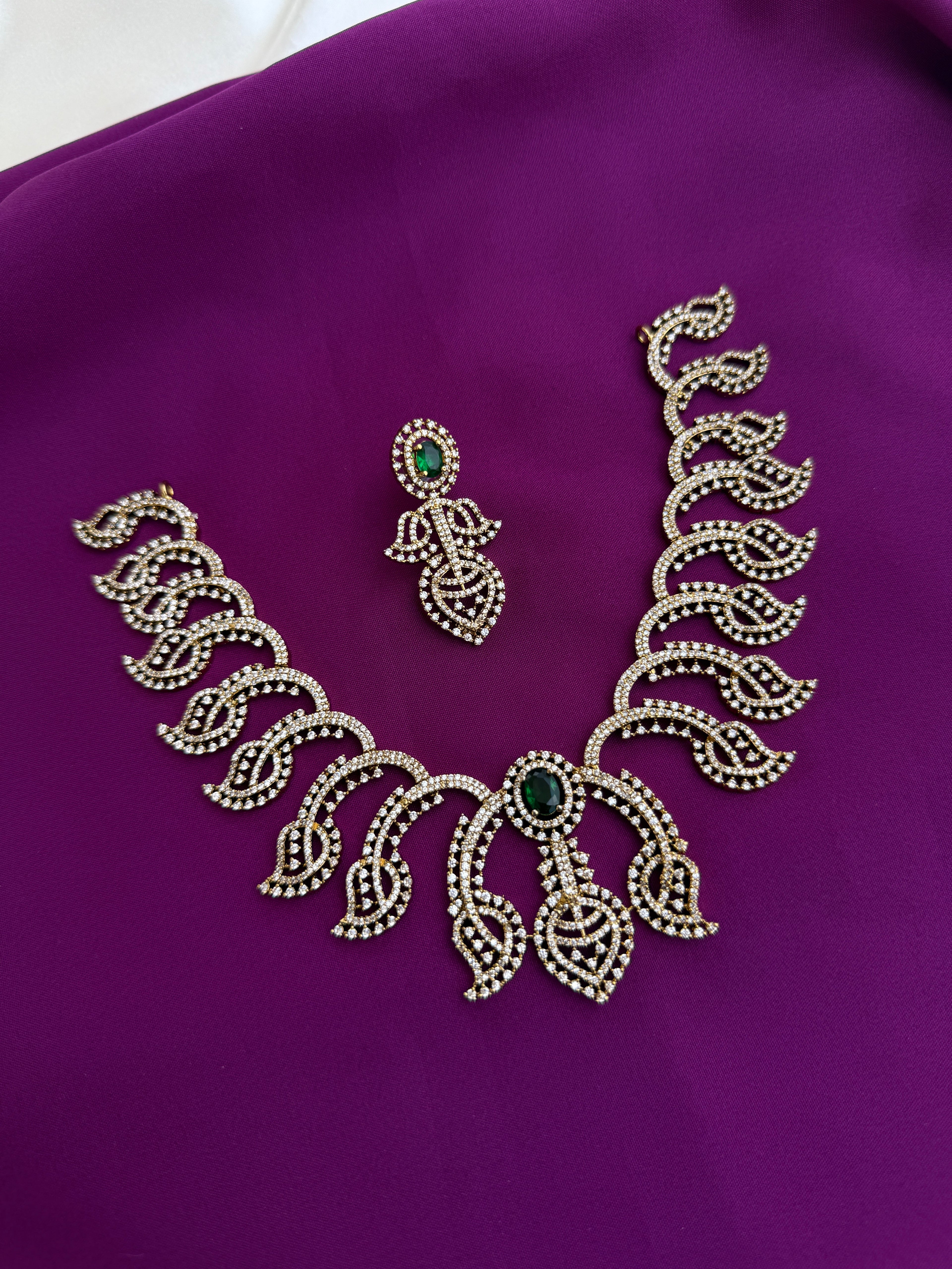 Emerald vine grace short neckset with earrings ns882