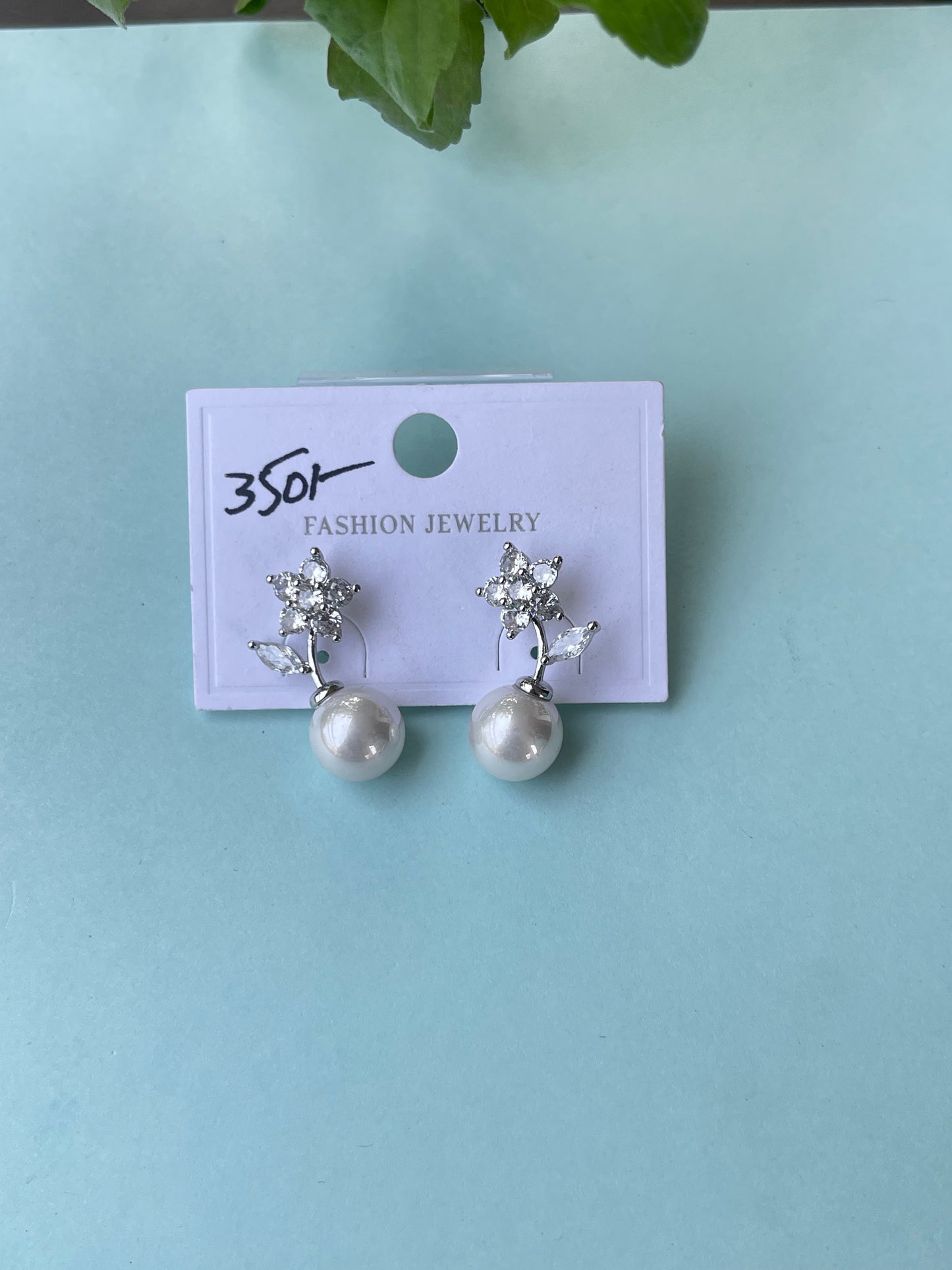 Flower stem pearl hanging studs