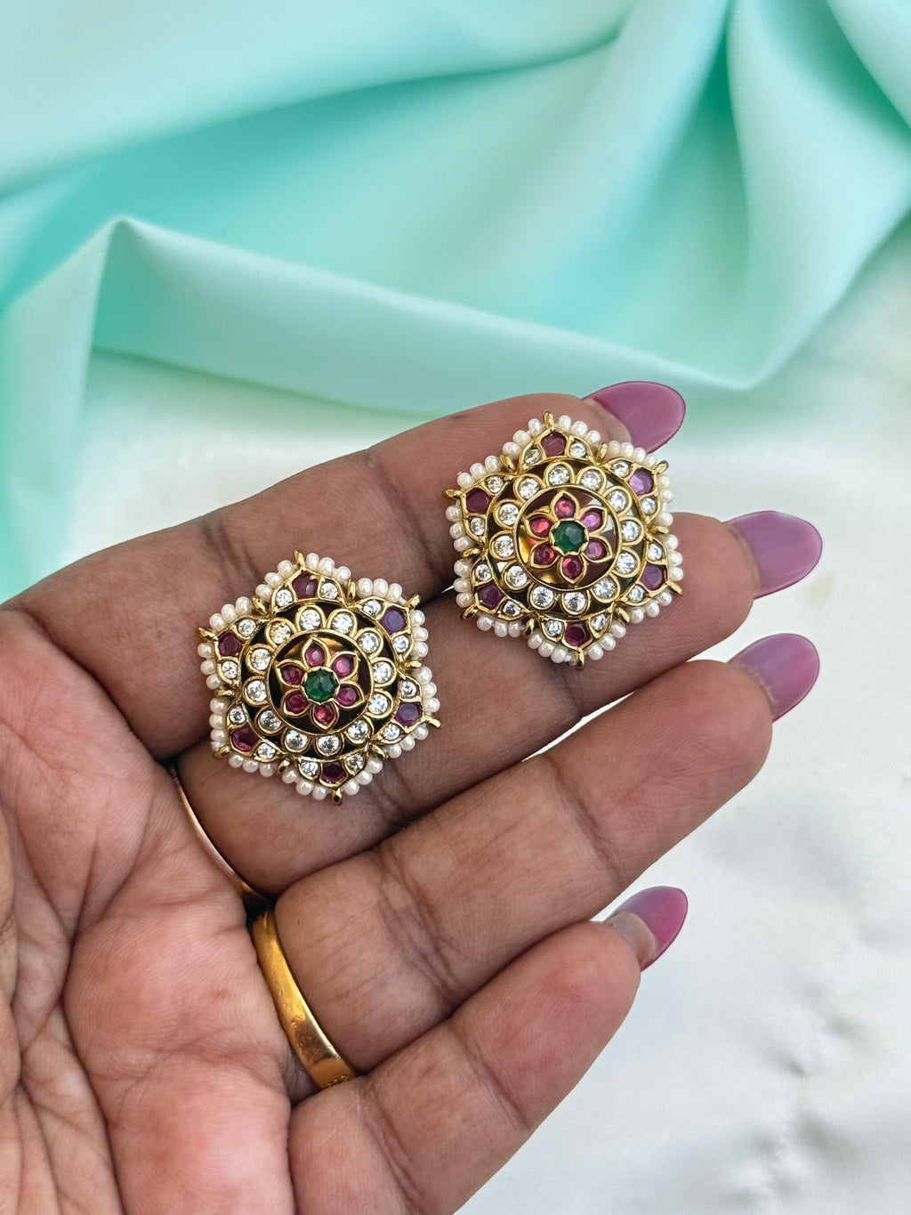 St036 Kemp flower pearl studs