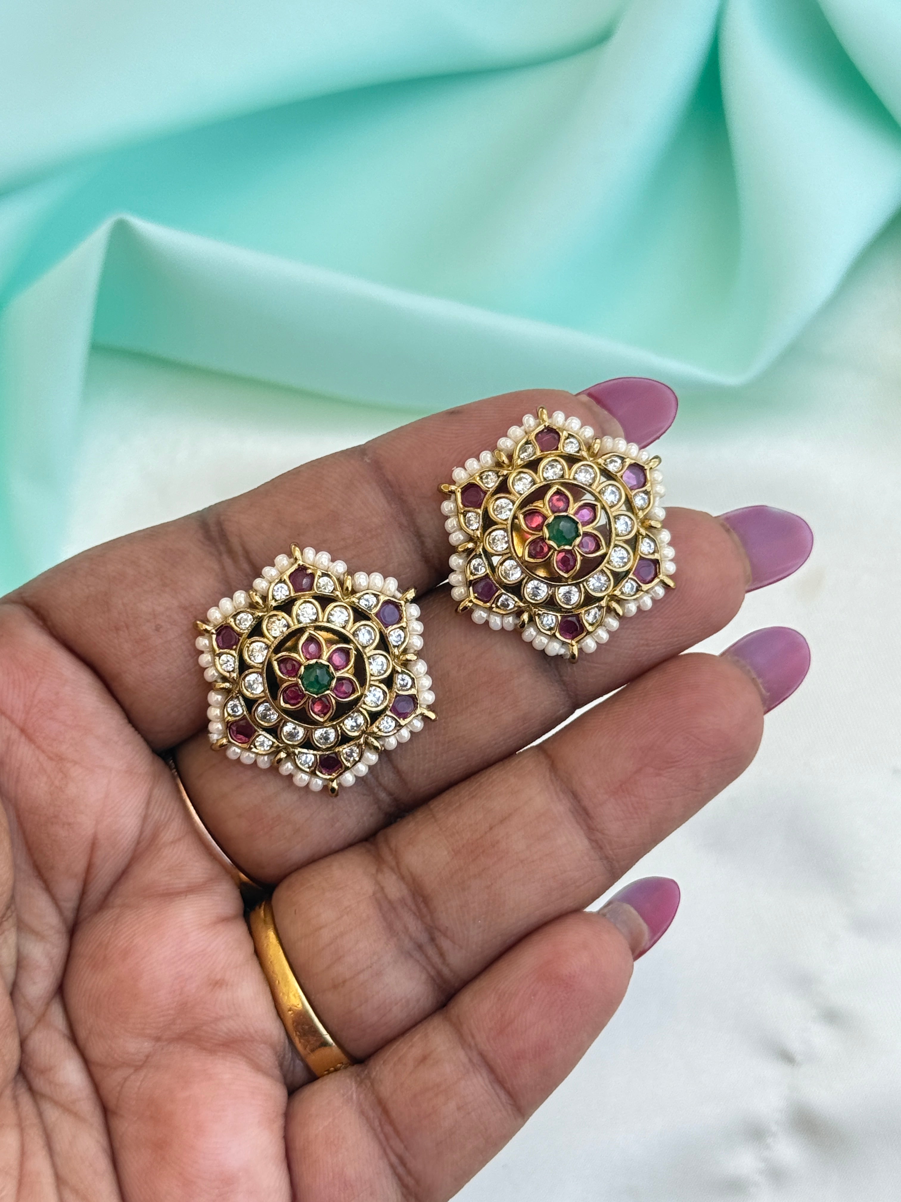 St036 Kemp flower pearl studs