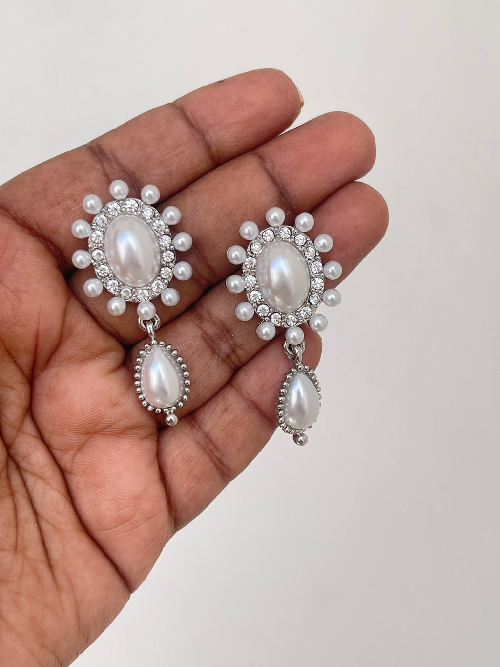Oval Pearl hanging earrings