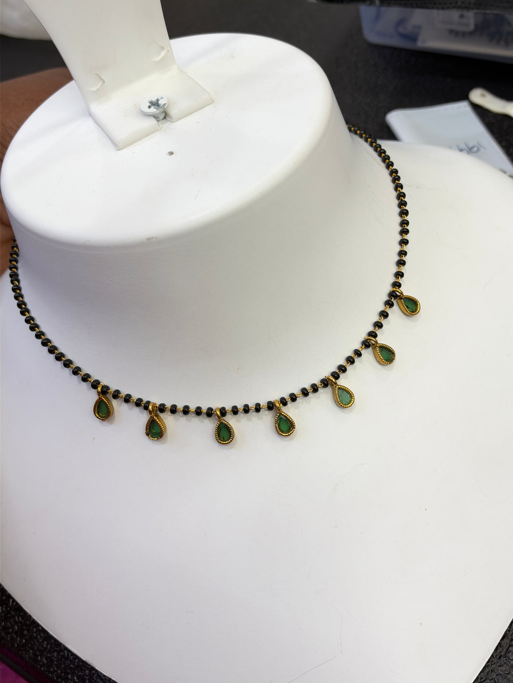Bb462 green drops black beads 18inches