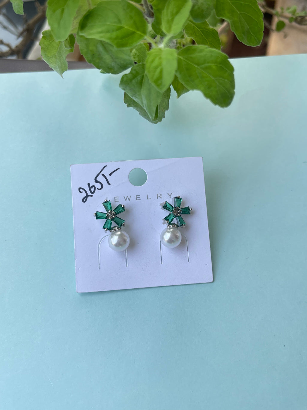 Flower pearl small hanging earrings