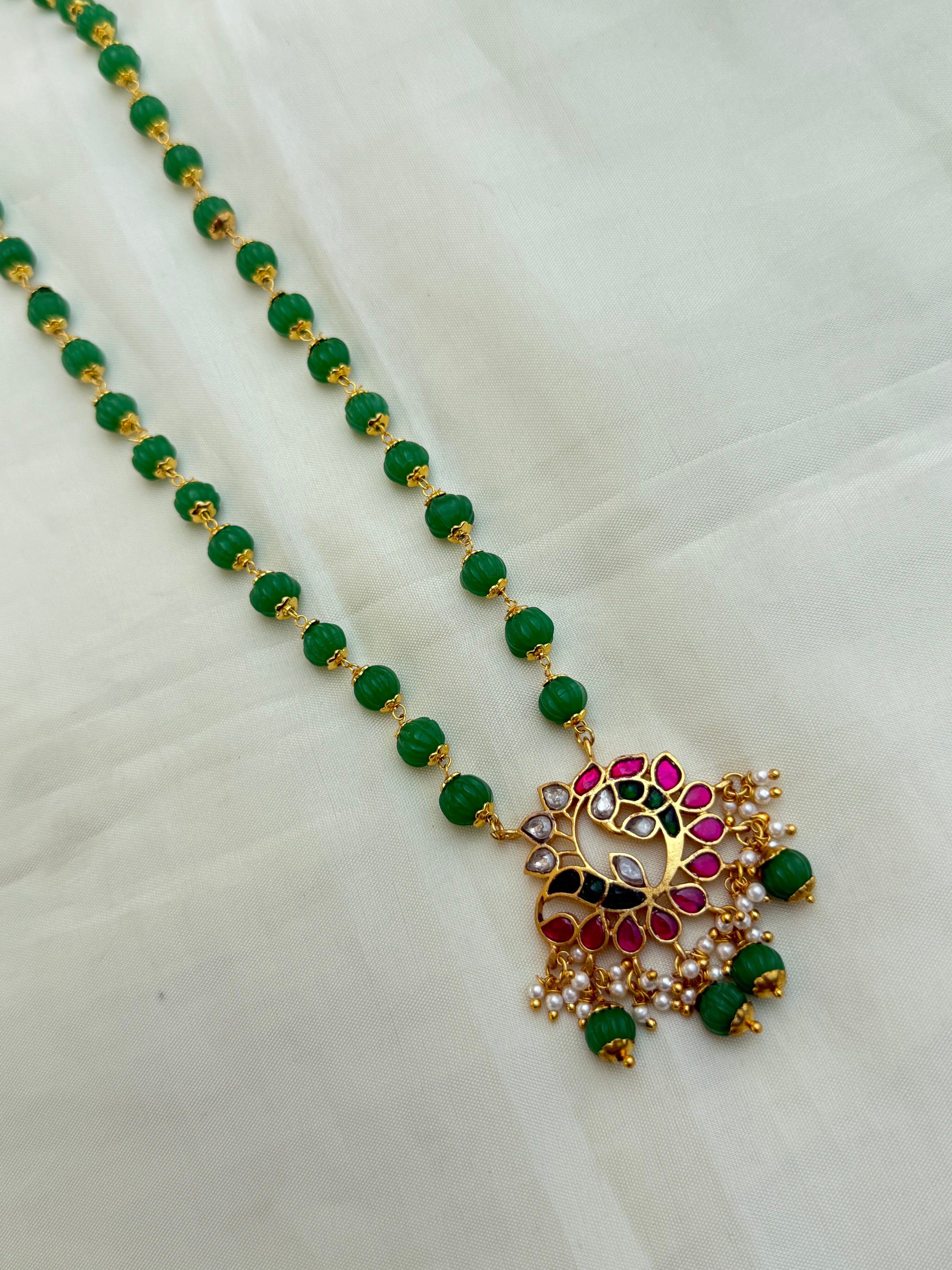 Jk009 pumpkin beads with jadau Kundan pendant
Size(20-22) inches approximately