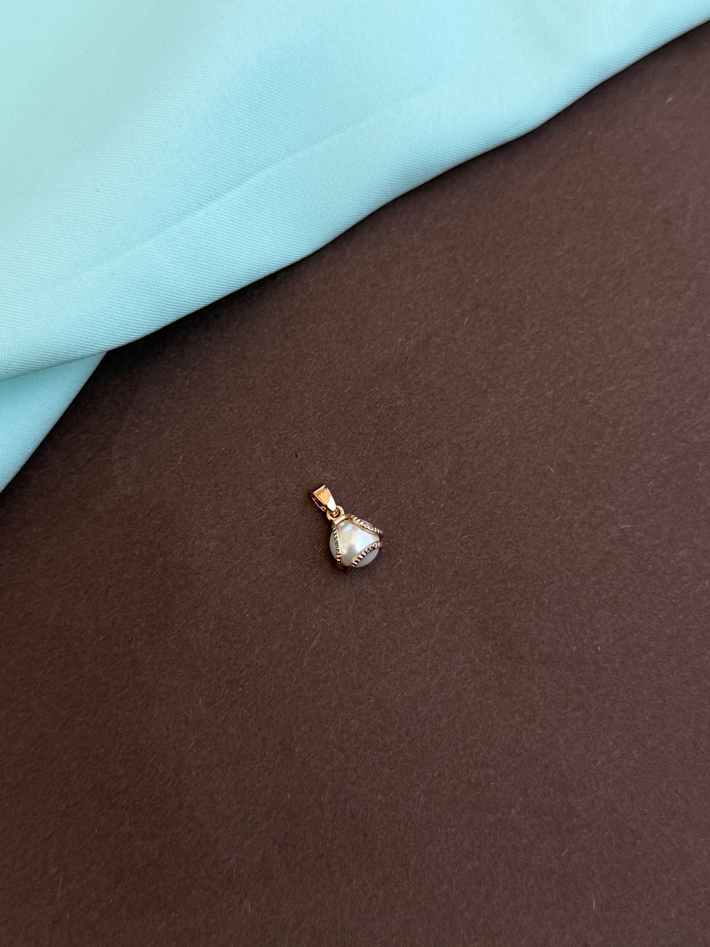 Al08 anti tarnish pearl charm (pendent)