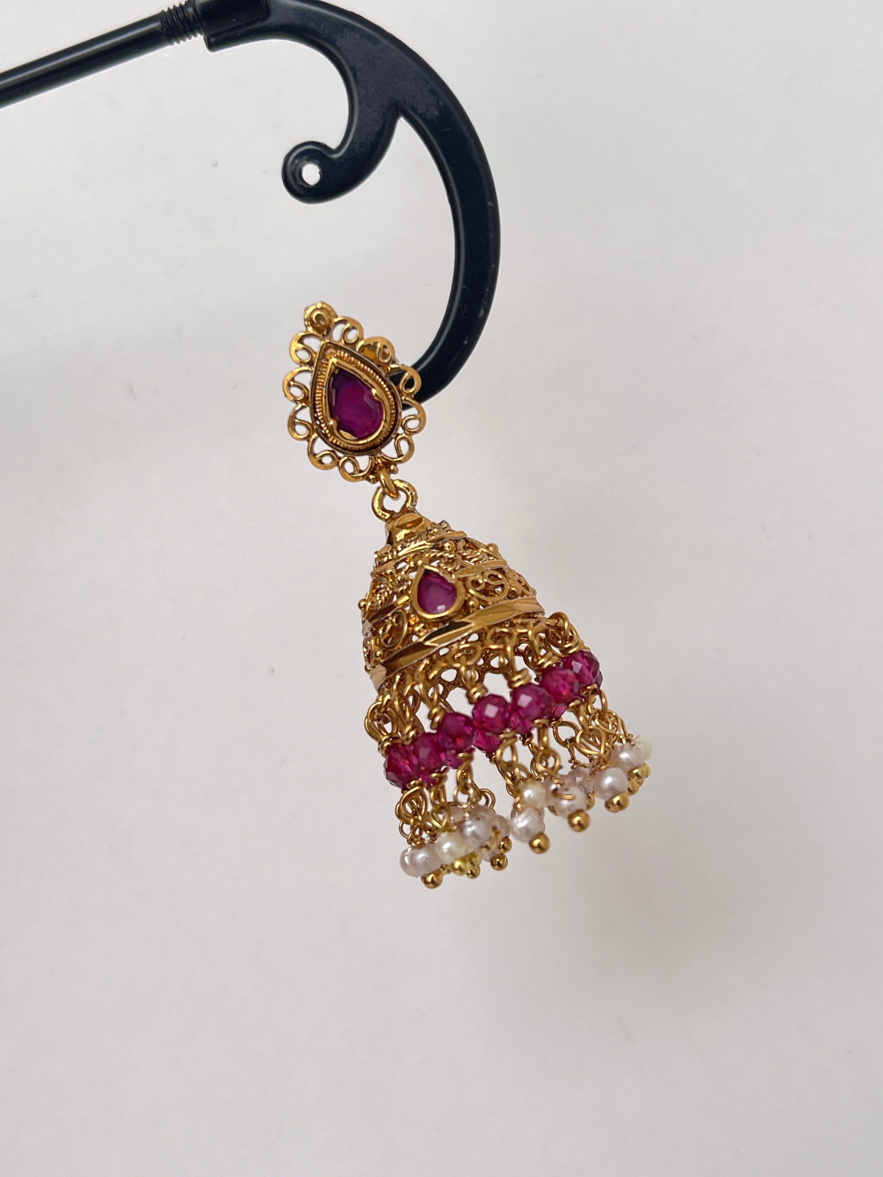 Pink pearl butta earrings