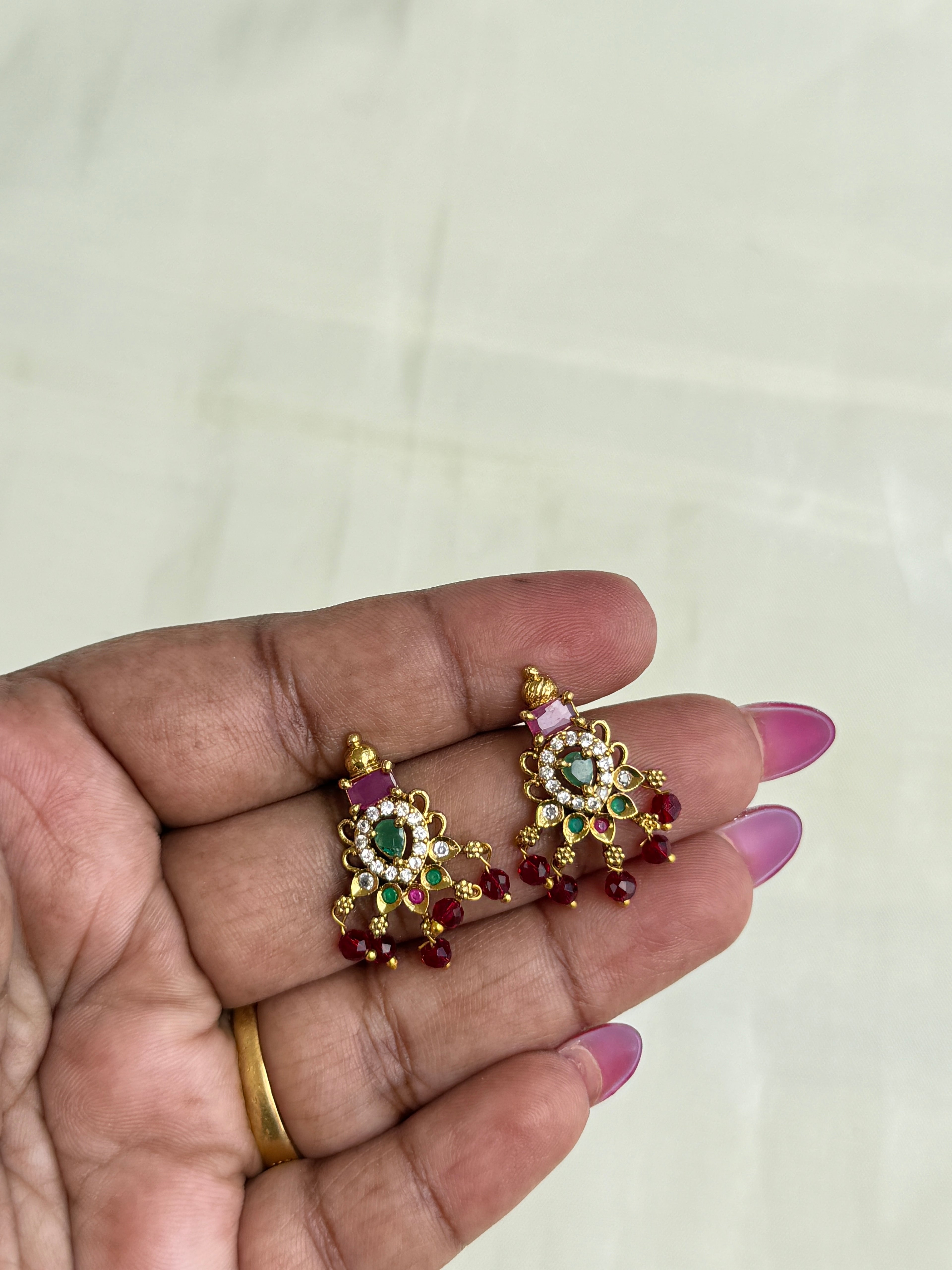 Er66 small chandbali maroon earrings
