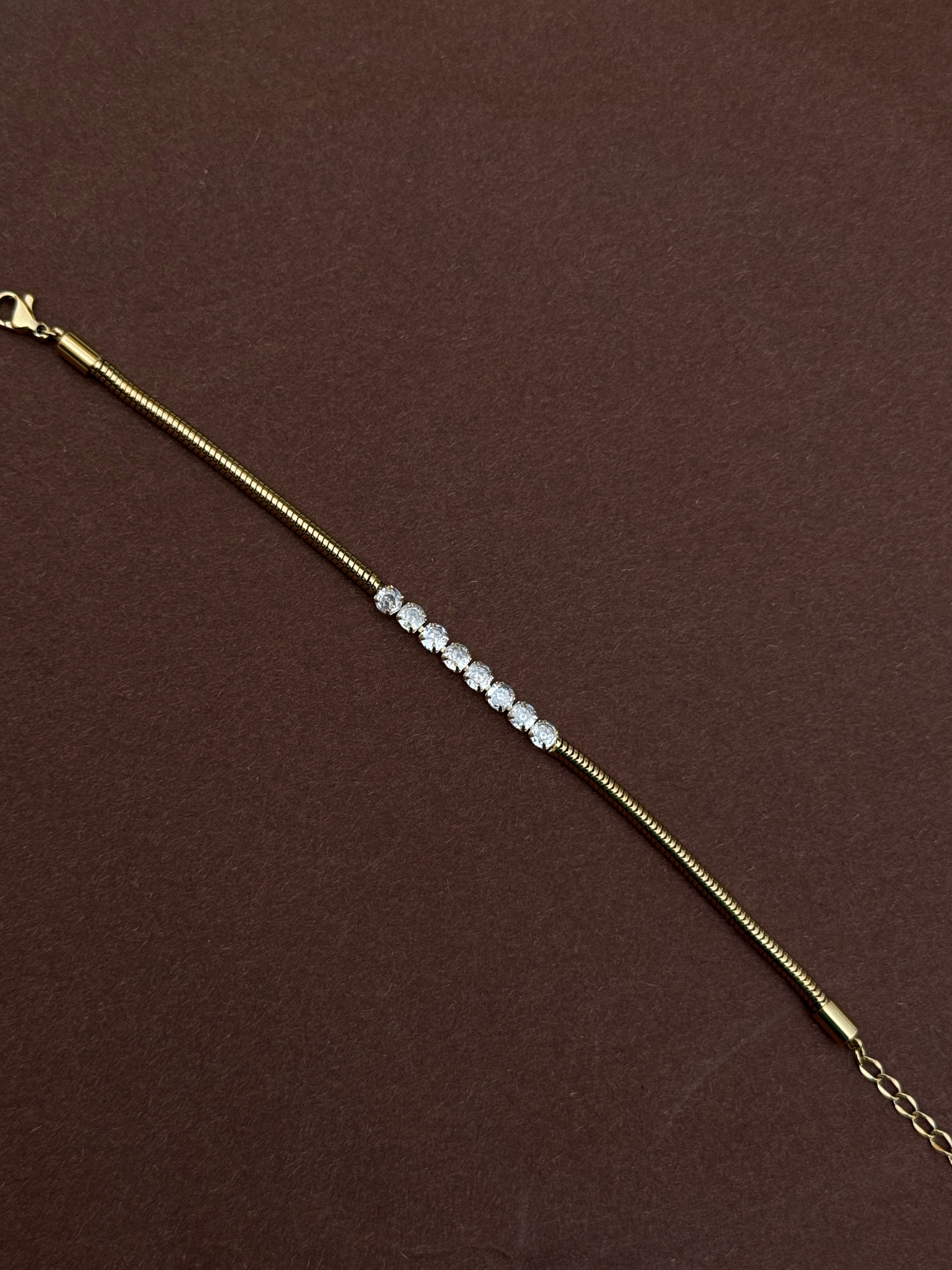Ab553 anti tarnish white stones 8 inches chain bracelet