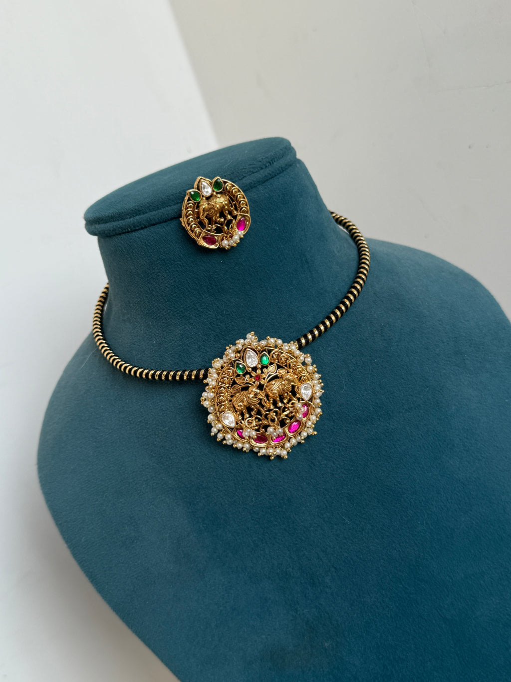 Hs024 hasli with jadau kundan pendent with earrings