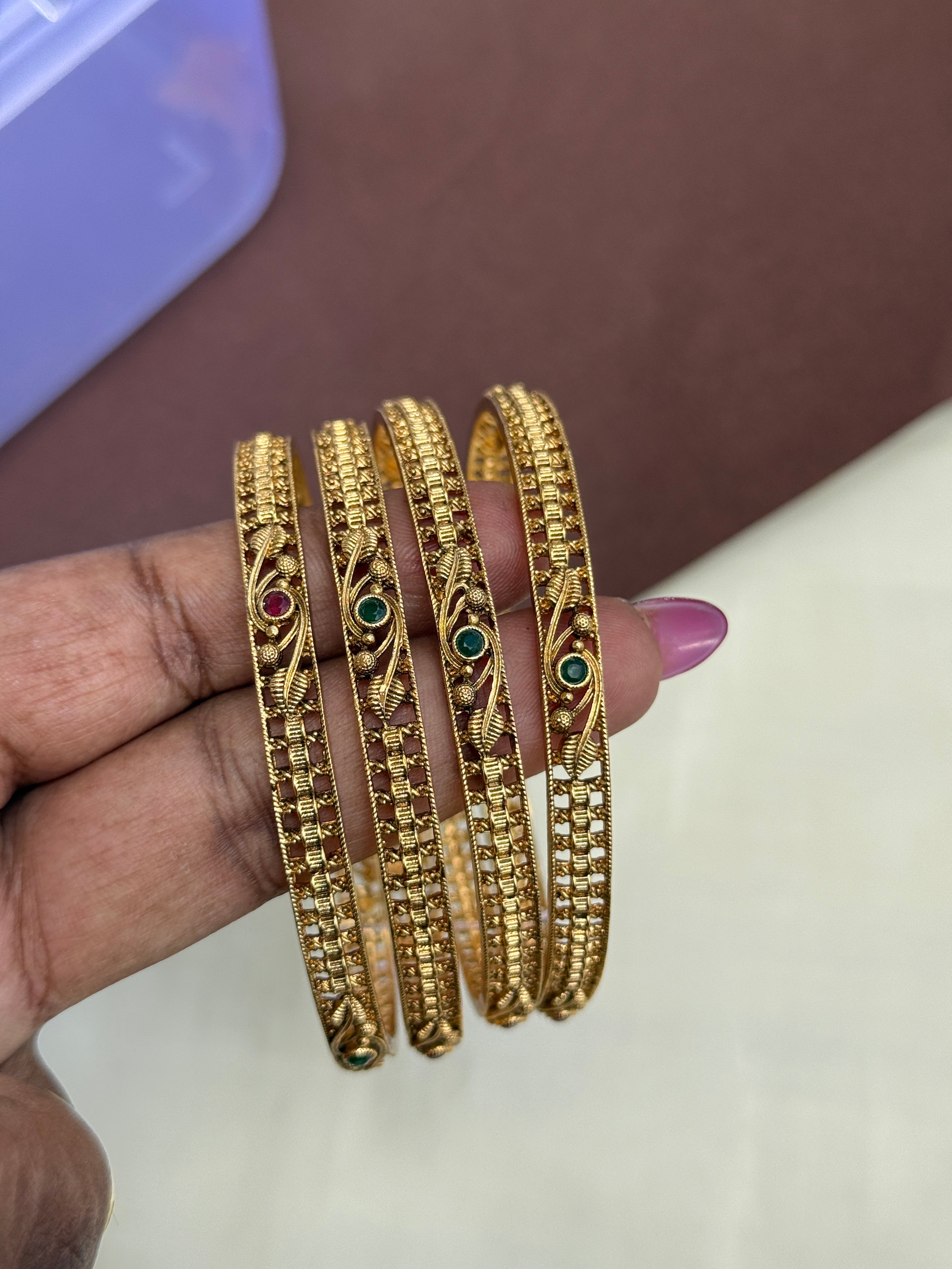 Sb107 set of 4 flower bangles..!