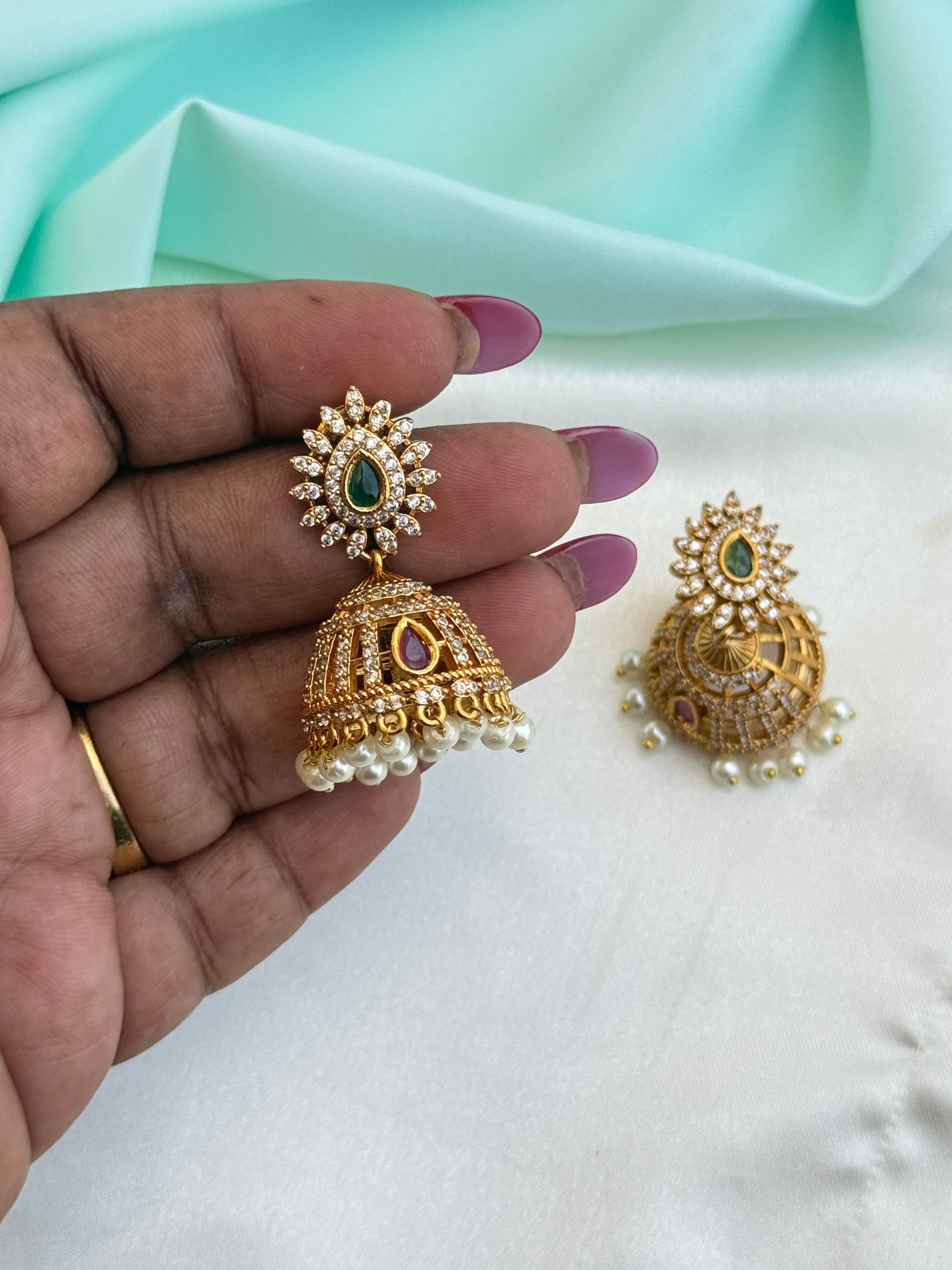 Er248 Kemp butta earrings with green beads and pearls