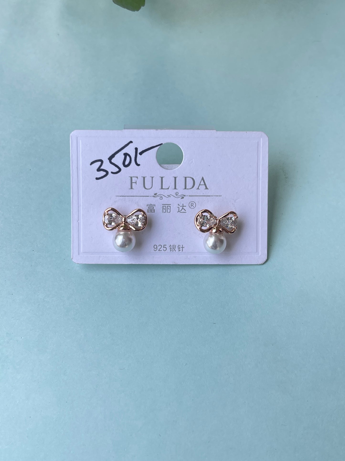 Bow pearl studs in 3 colors