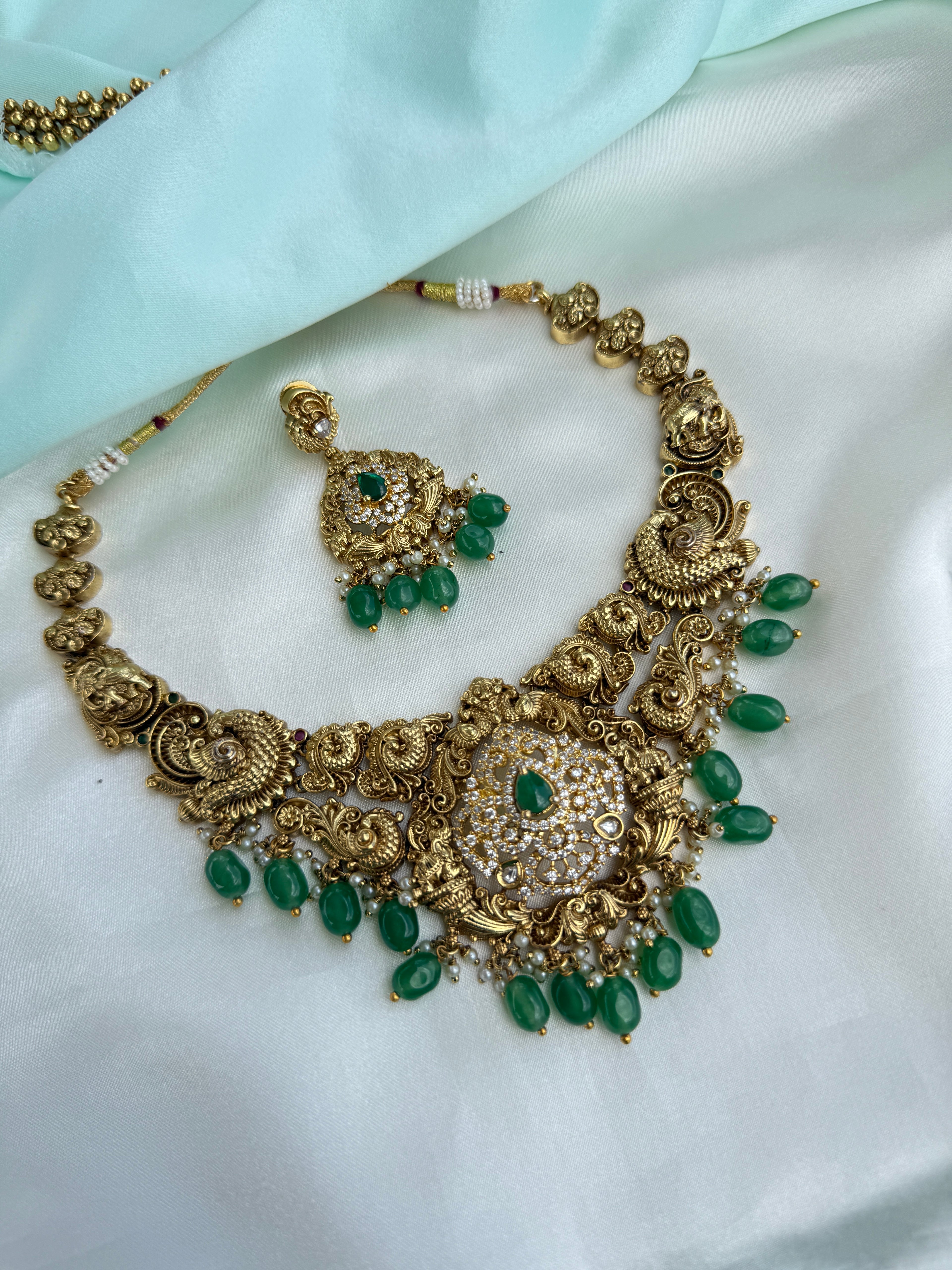 Green drop peacock pendant with green beads short neckset with earrings ns284