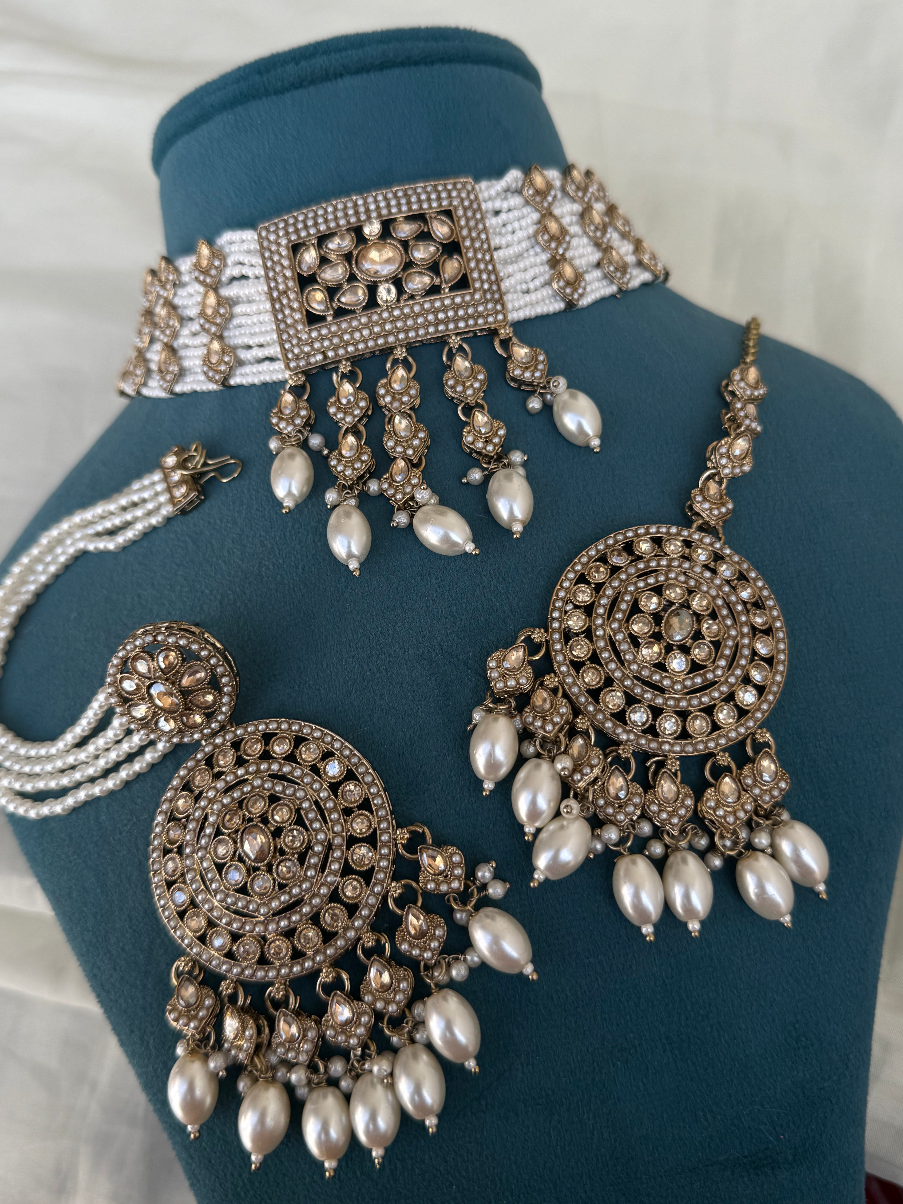 Ch002 pearl choker with tikka and earrings