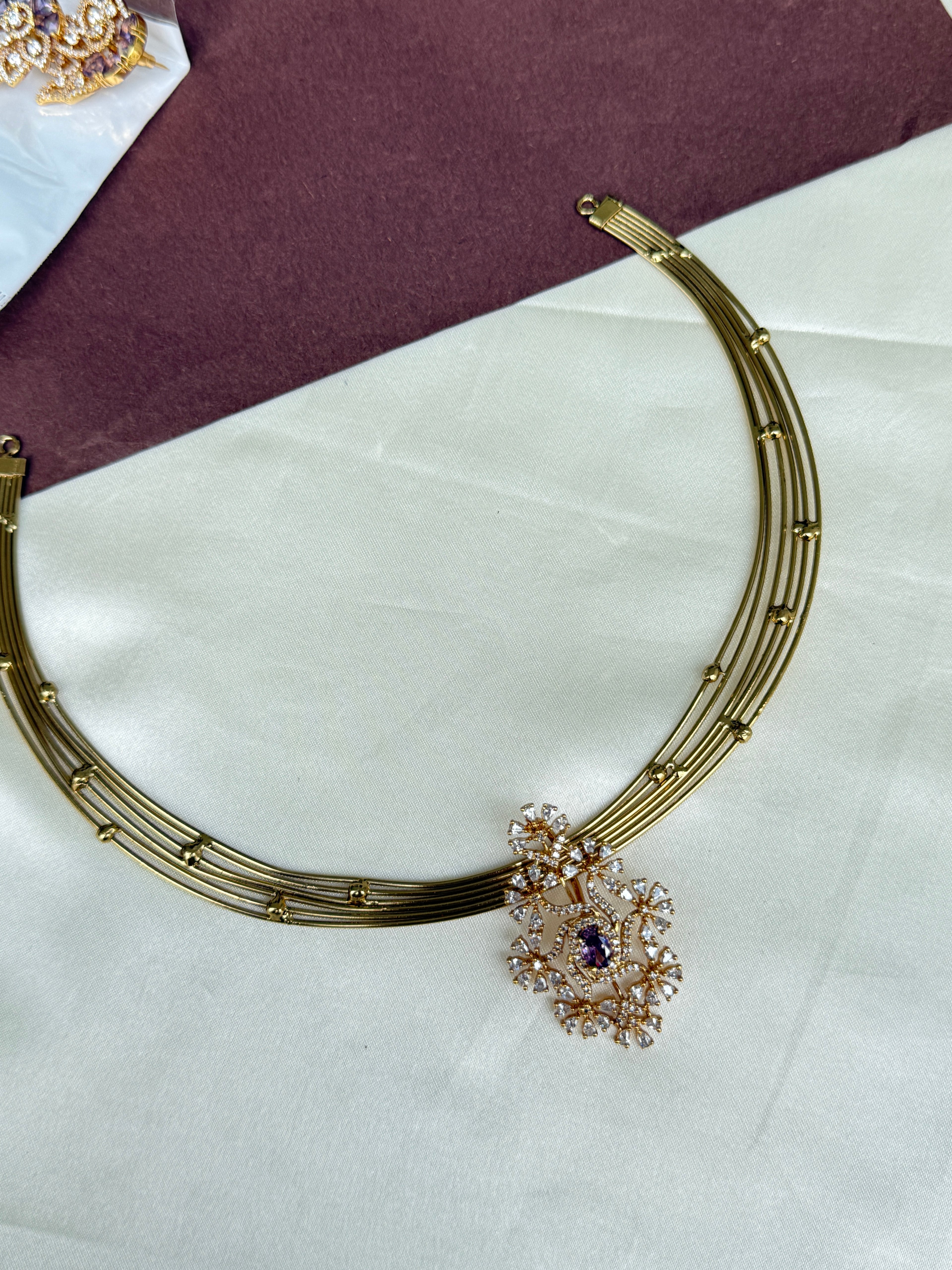 L008 Kante with pendant