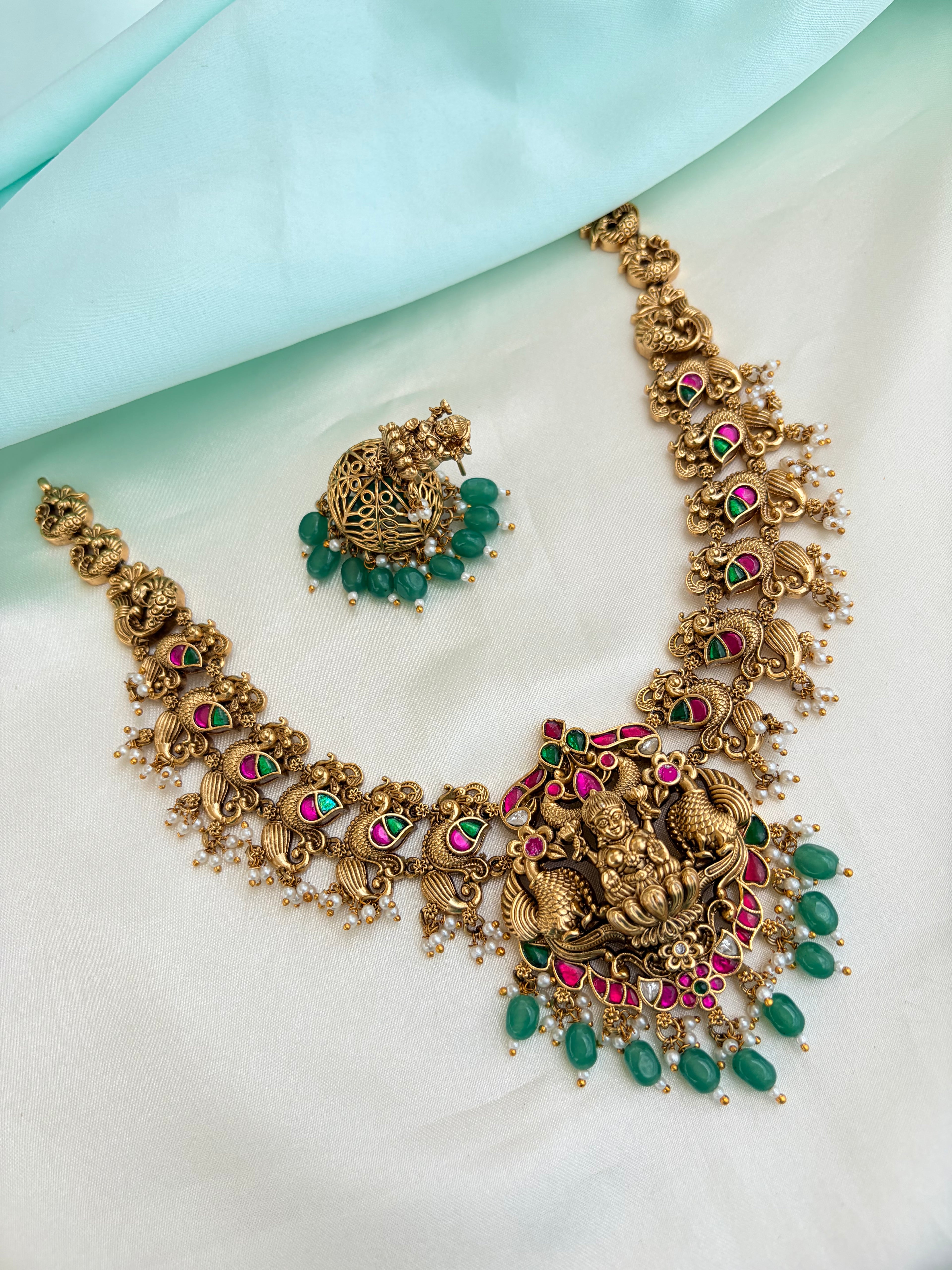 Matte Gold Finish Kemp Stone Choker Set with Pearl and Emerald Drops Ns222