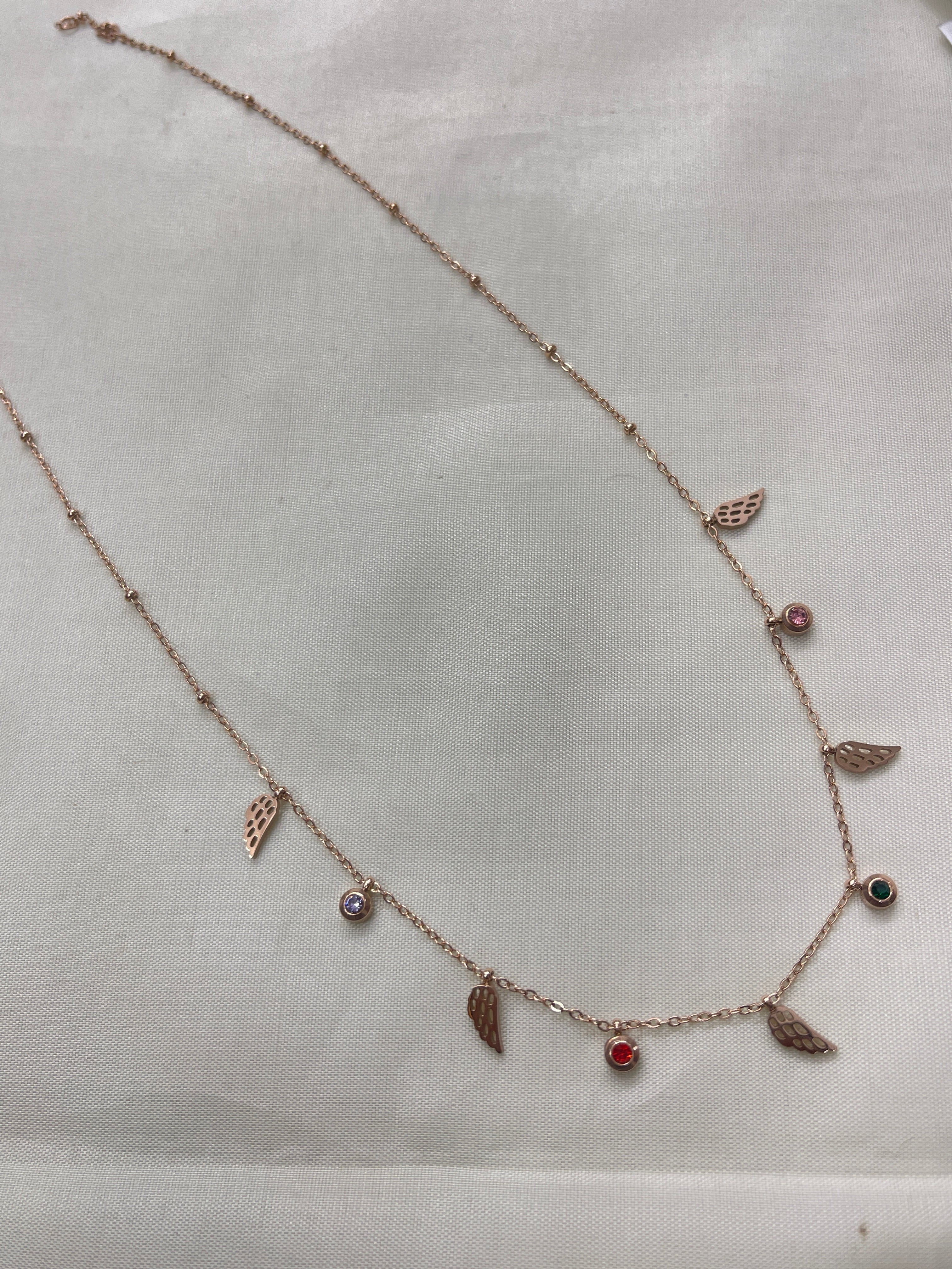 Leaf stone neckline