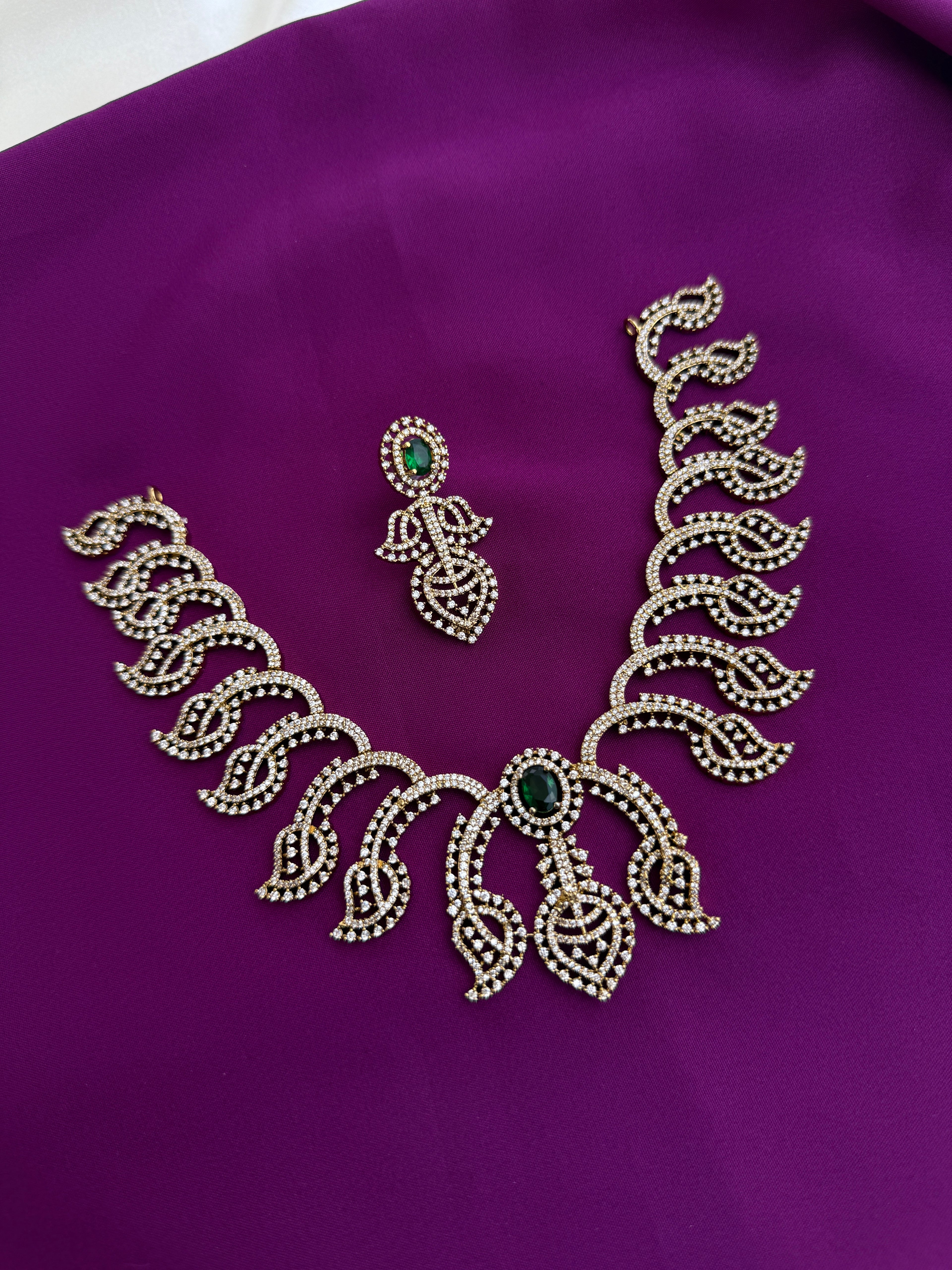Emerald vine grace short neckset with earrings ns882