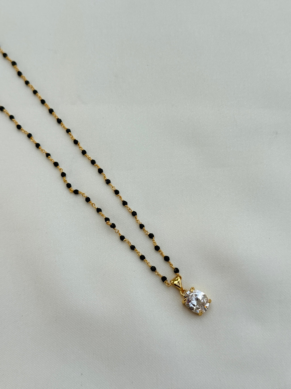 Bb044 single line 18 inches white stone pendant blackbeads