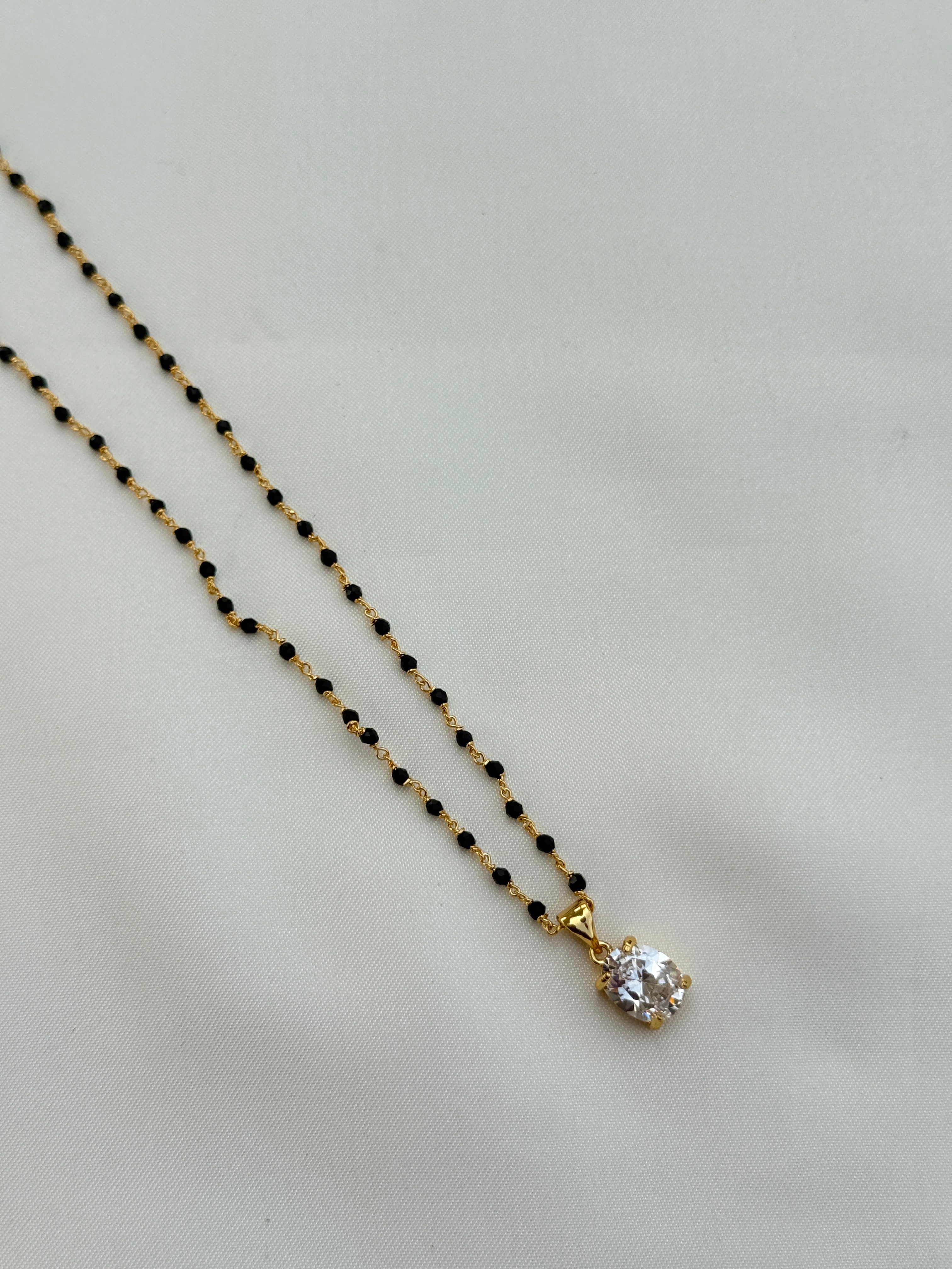 Bb044 single line white stone blackbeads