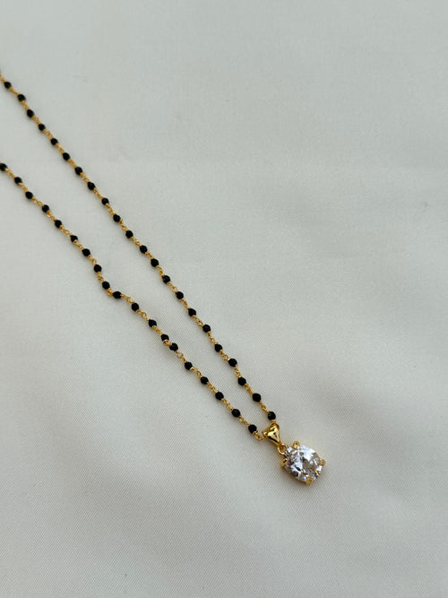 Bb044 single line 18 inches white stone pendant blackbeads