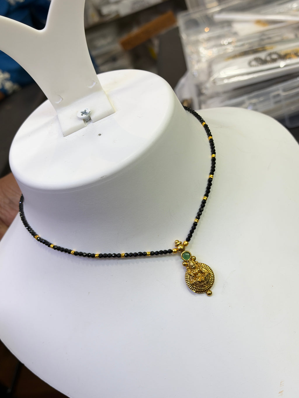 Bb457 18inches lakshmidevi kasu crystal blackbeads