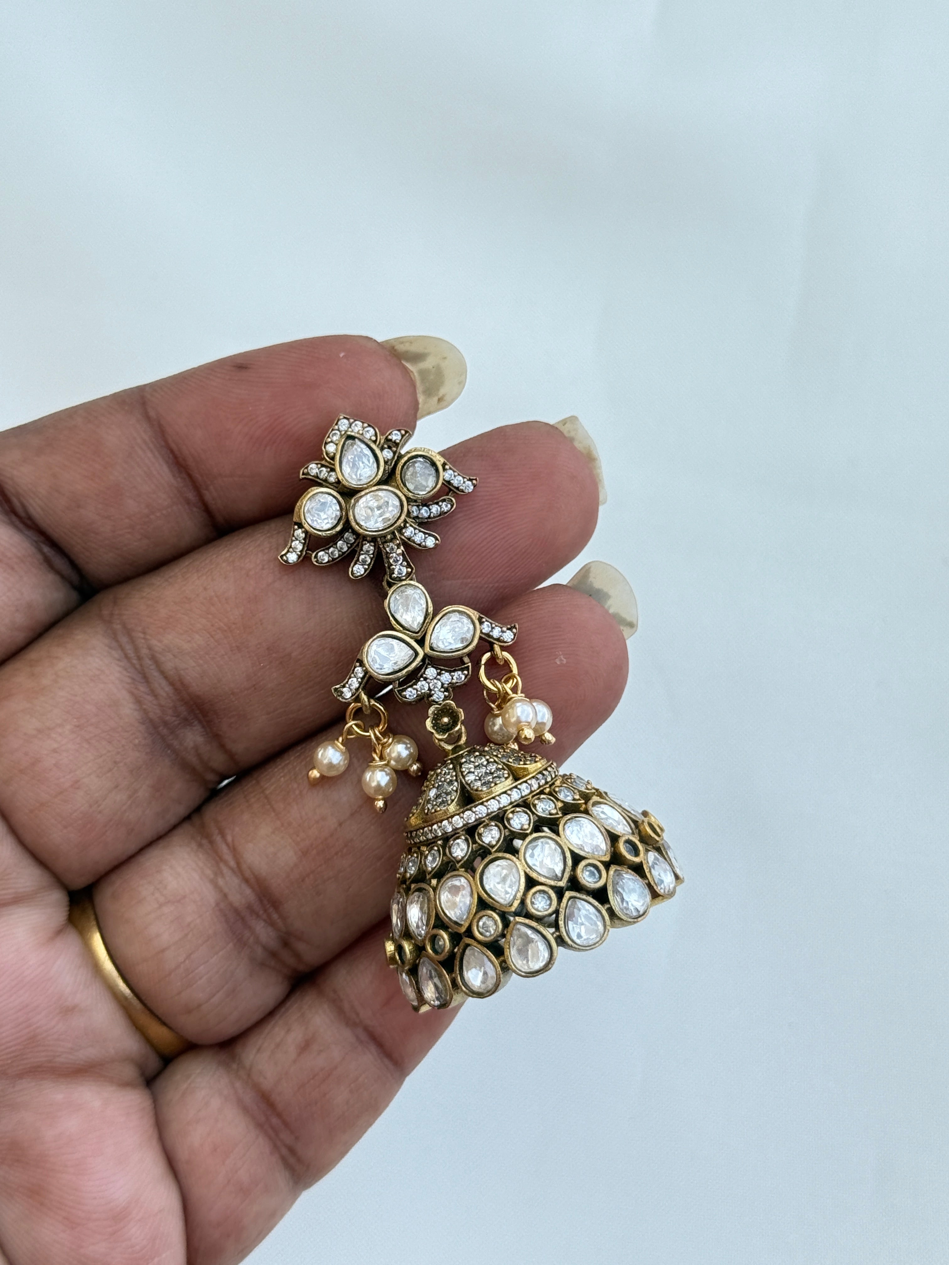 Er144 moissanate butta earrings