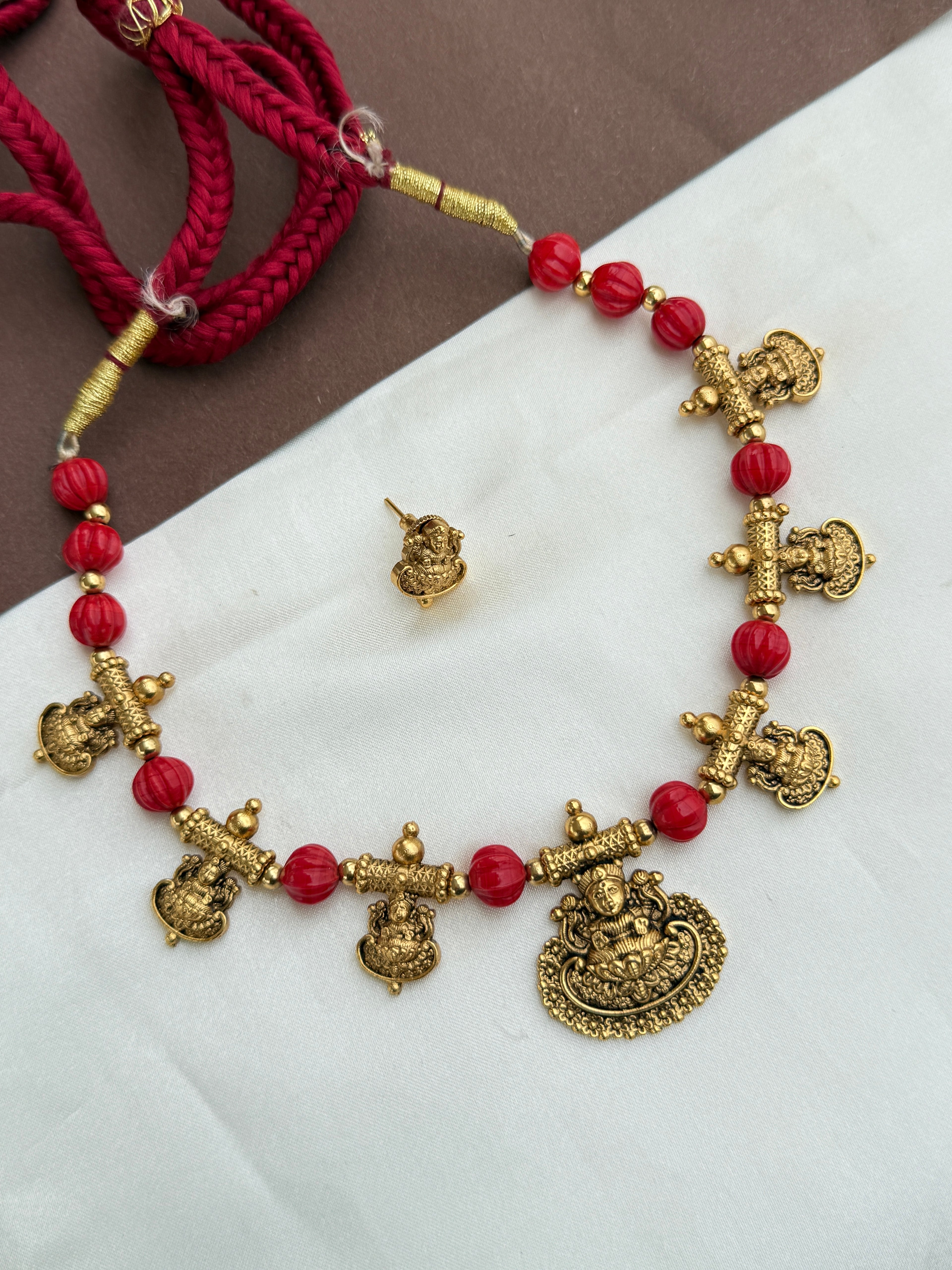 Ns516 lakshmi devi pendants thread neckset