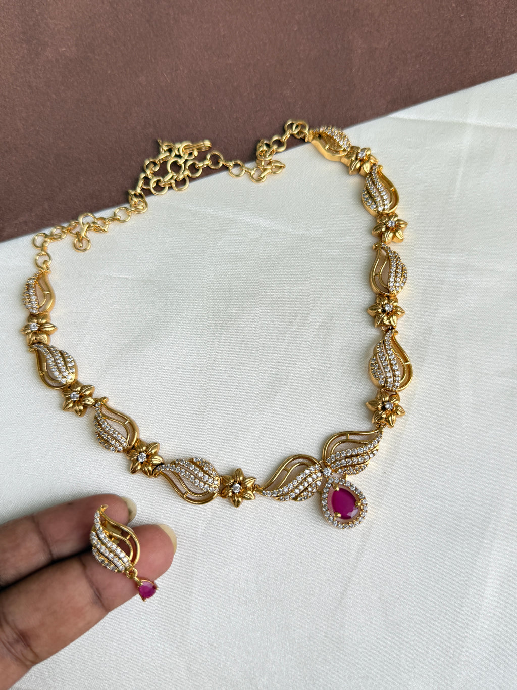 Ns343 simple Ruby neckset with earrings